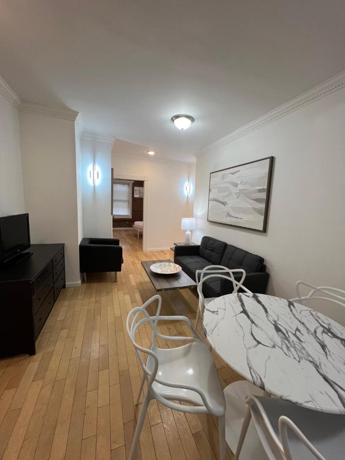 Modern Apartment By Central Park - 3 BR