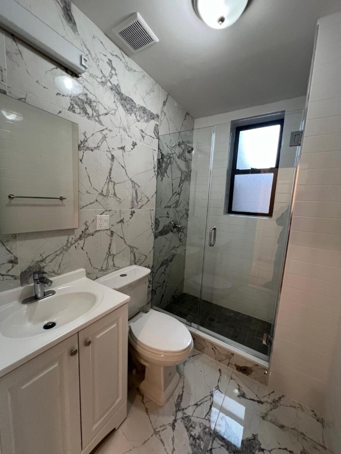 Modern Apartment By Central Park - 3 BR