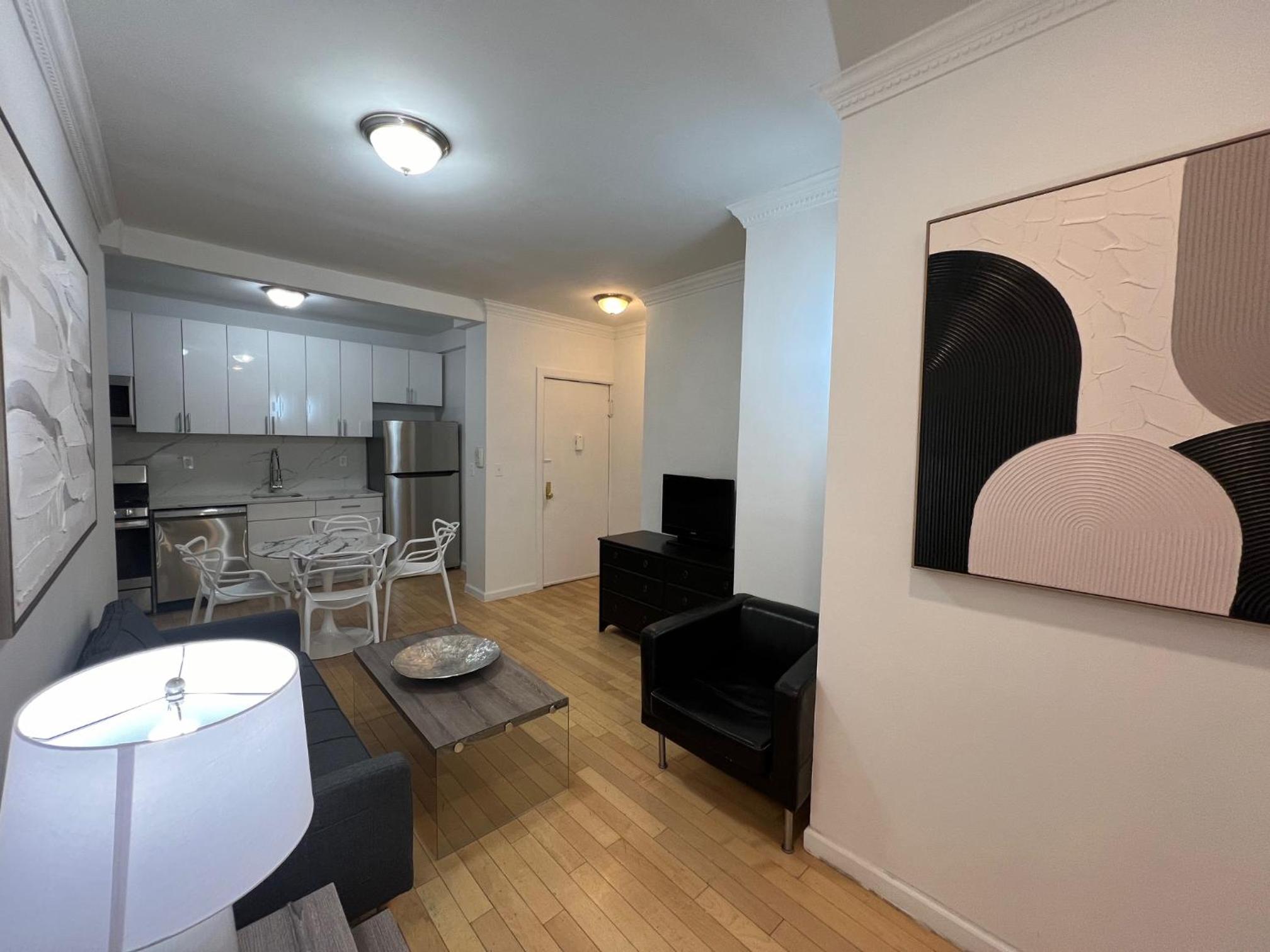 Modern Apartment By Central Park - 3 BR