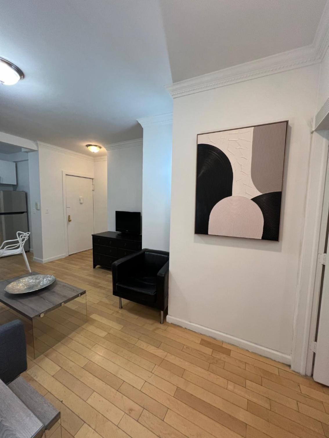 Modern Apartment By Central Park - 3 BR