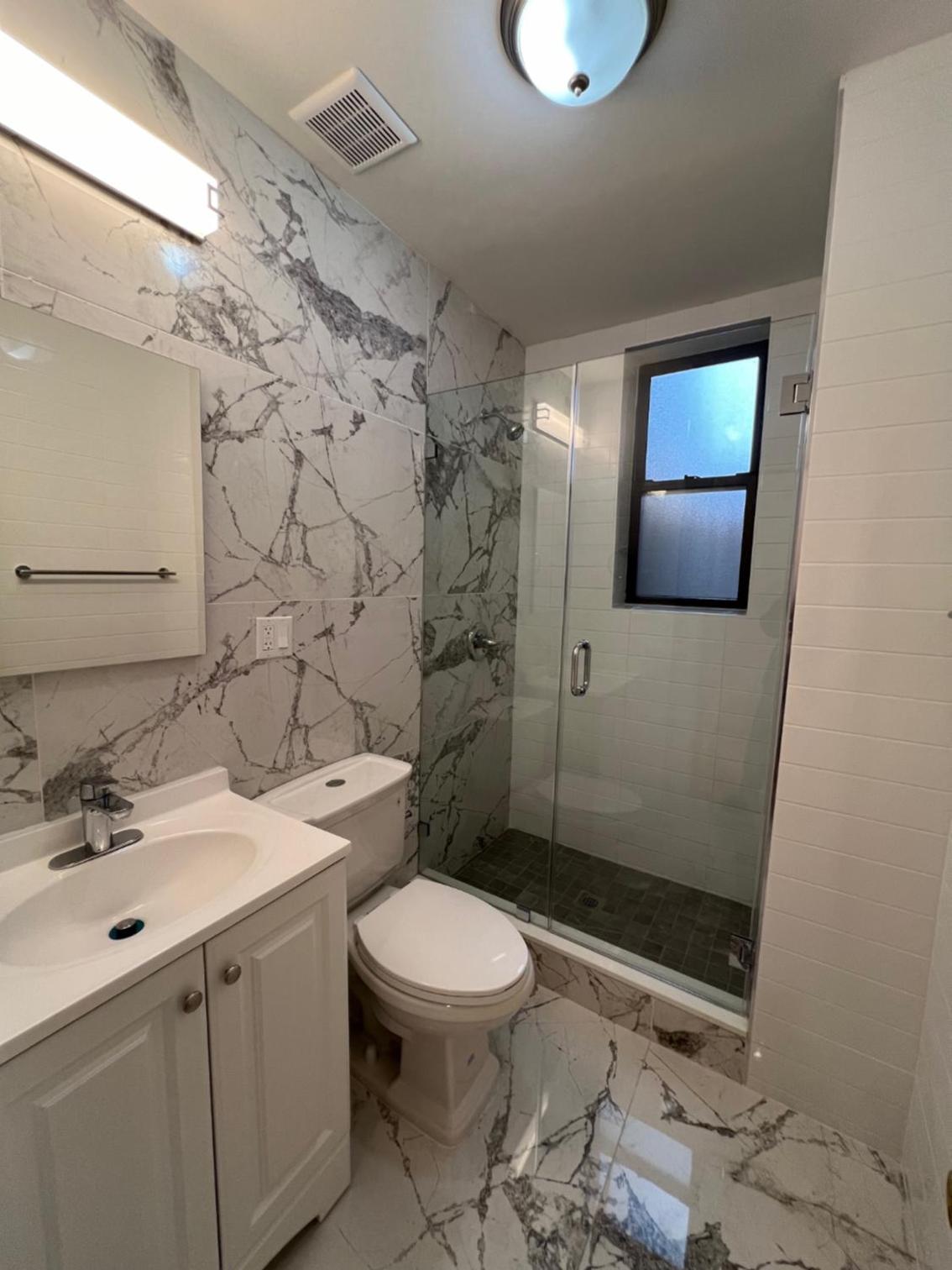 Modern Apartment By Central Park - 3 BR