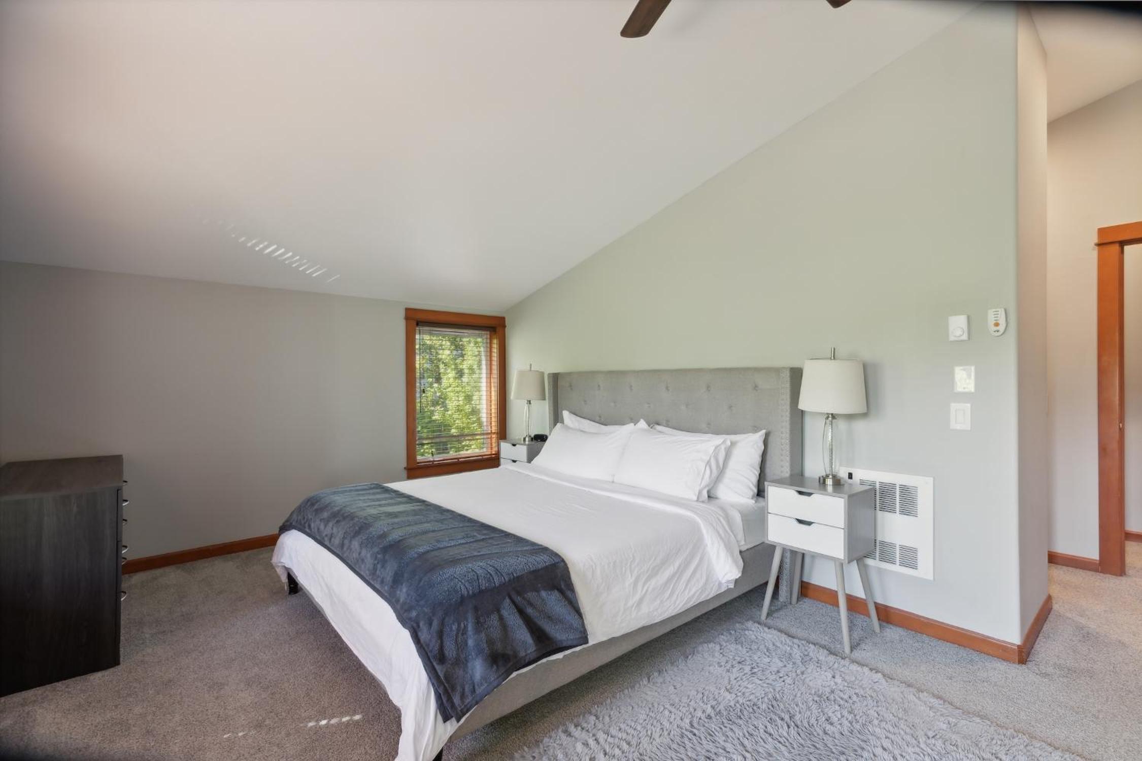 Charming 2BR Townhouse near Green Lake