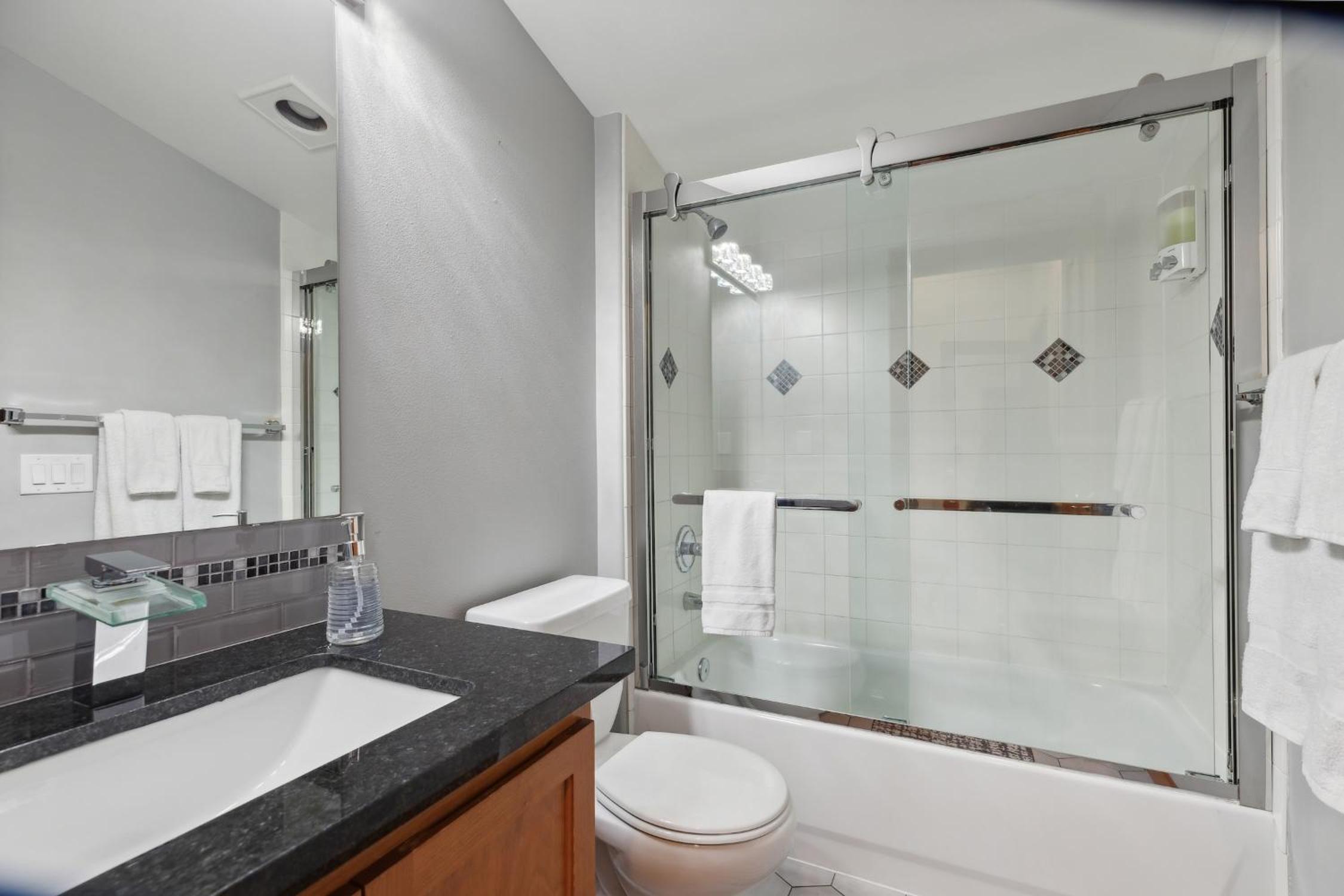 Charming 2BR Townhouse near Green Lake