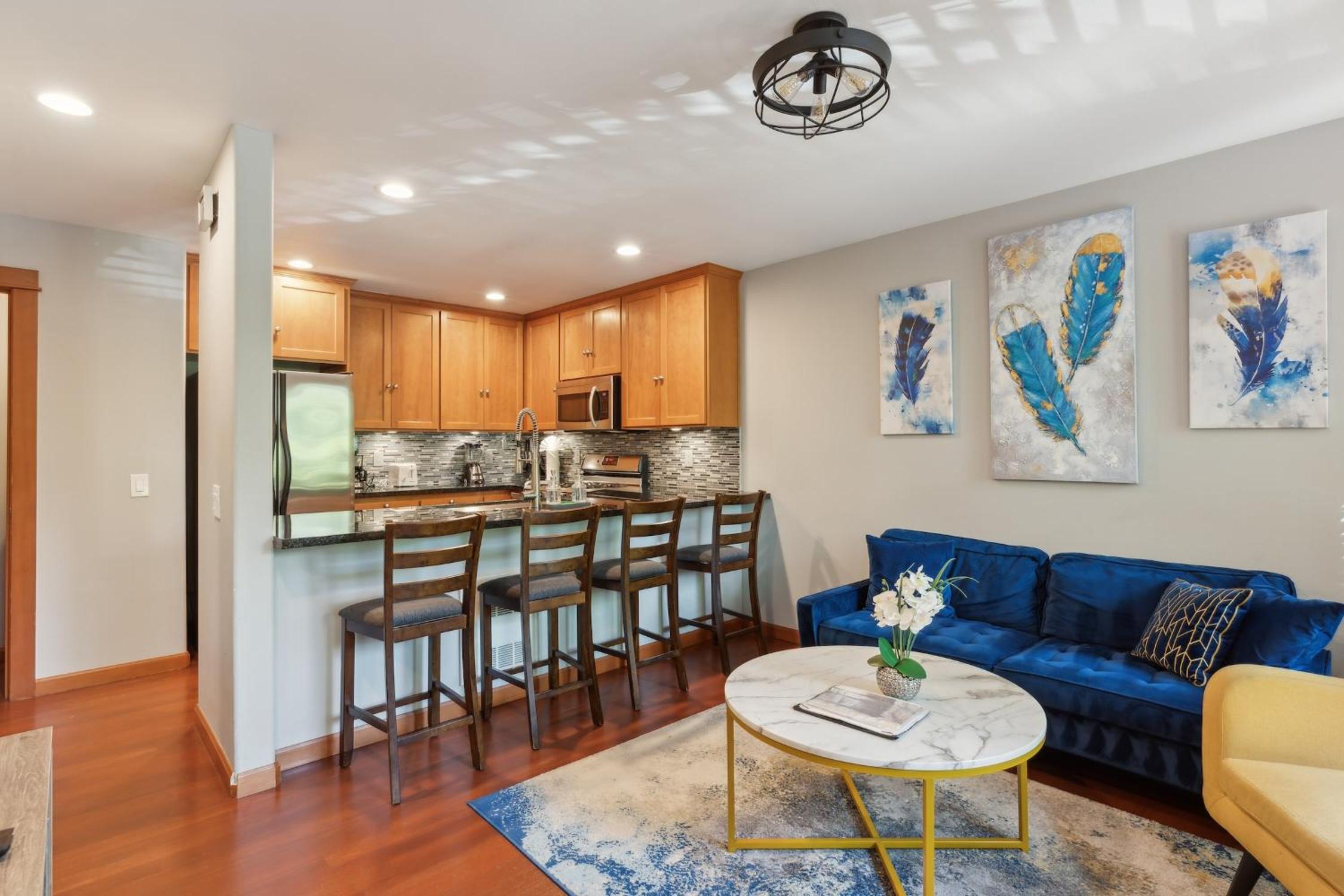 Charming 2BR Townhouse near Green Lake
