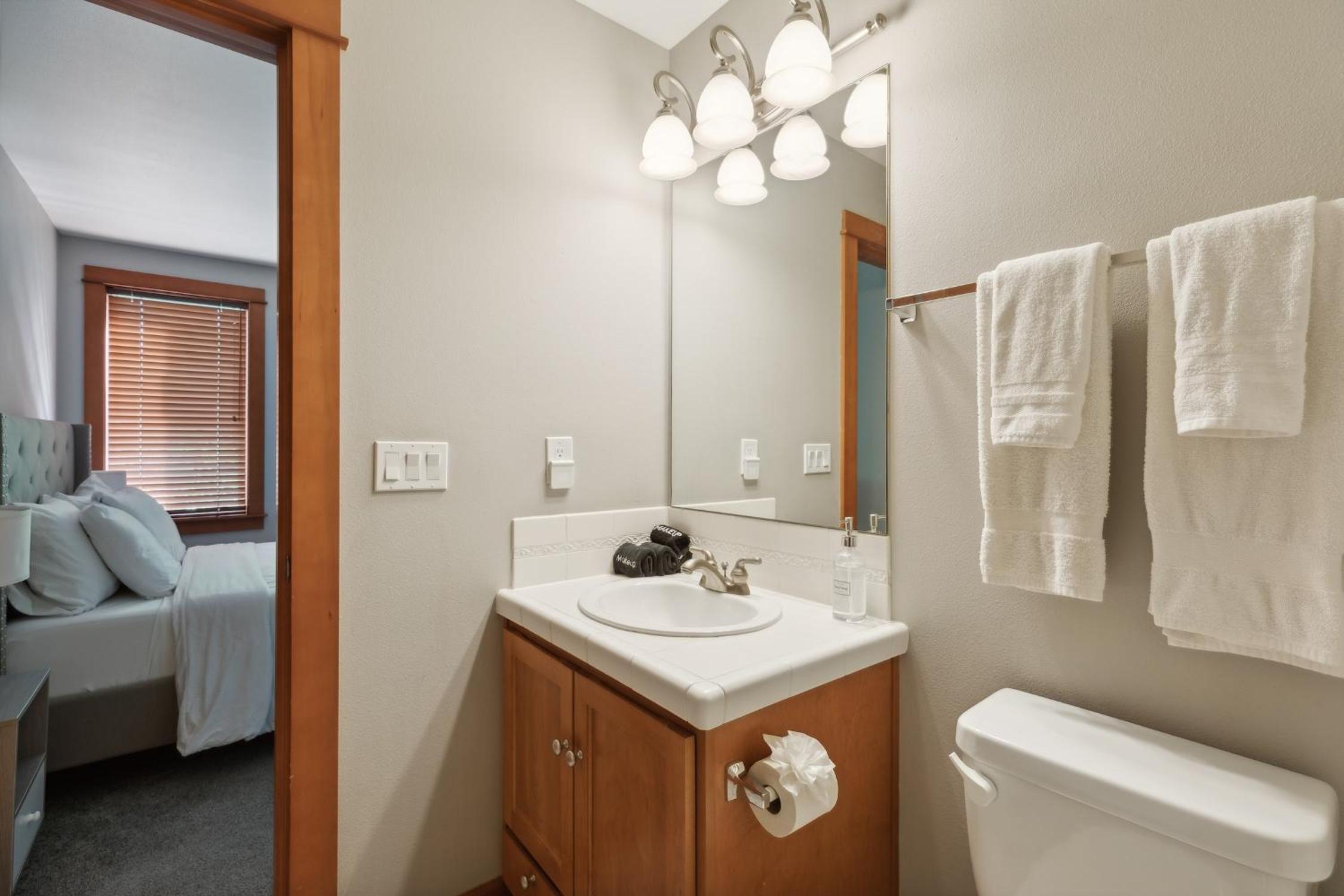 Charming 2BR Townhouse near Green Lake
