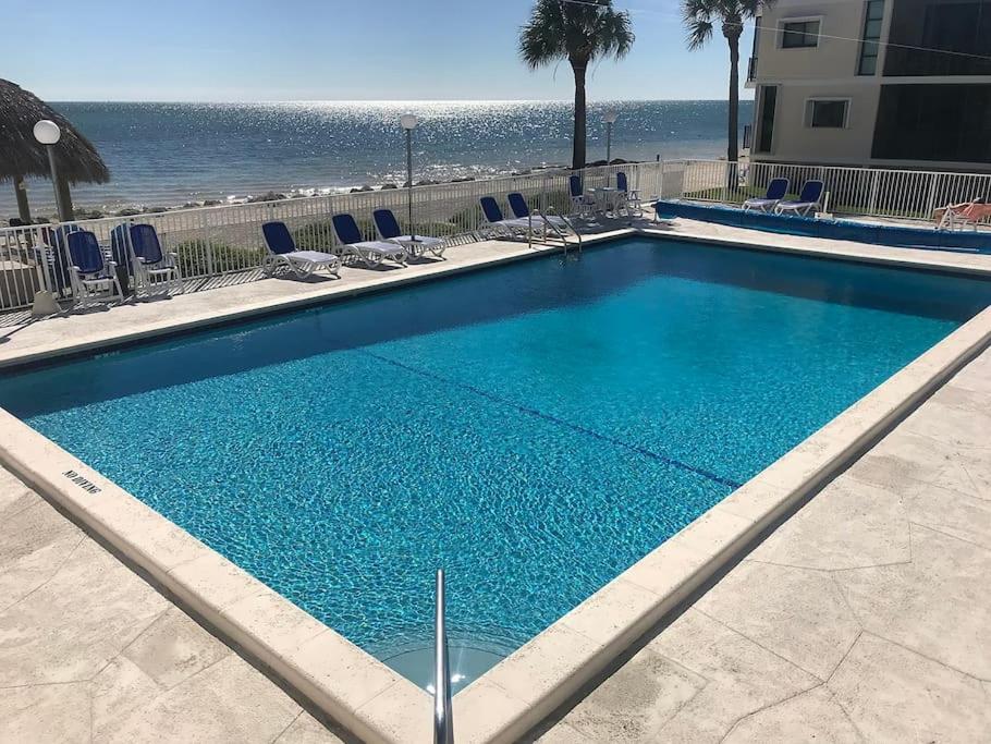 Outstanding Oceanfront Oasis Directly on Beach #8