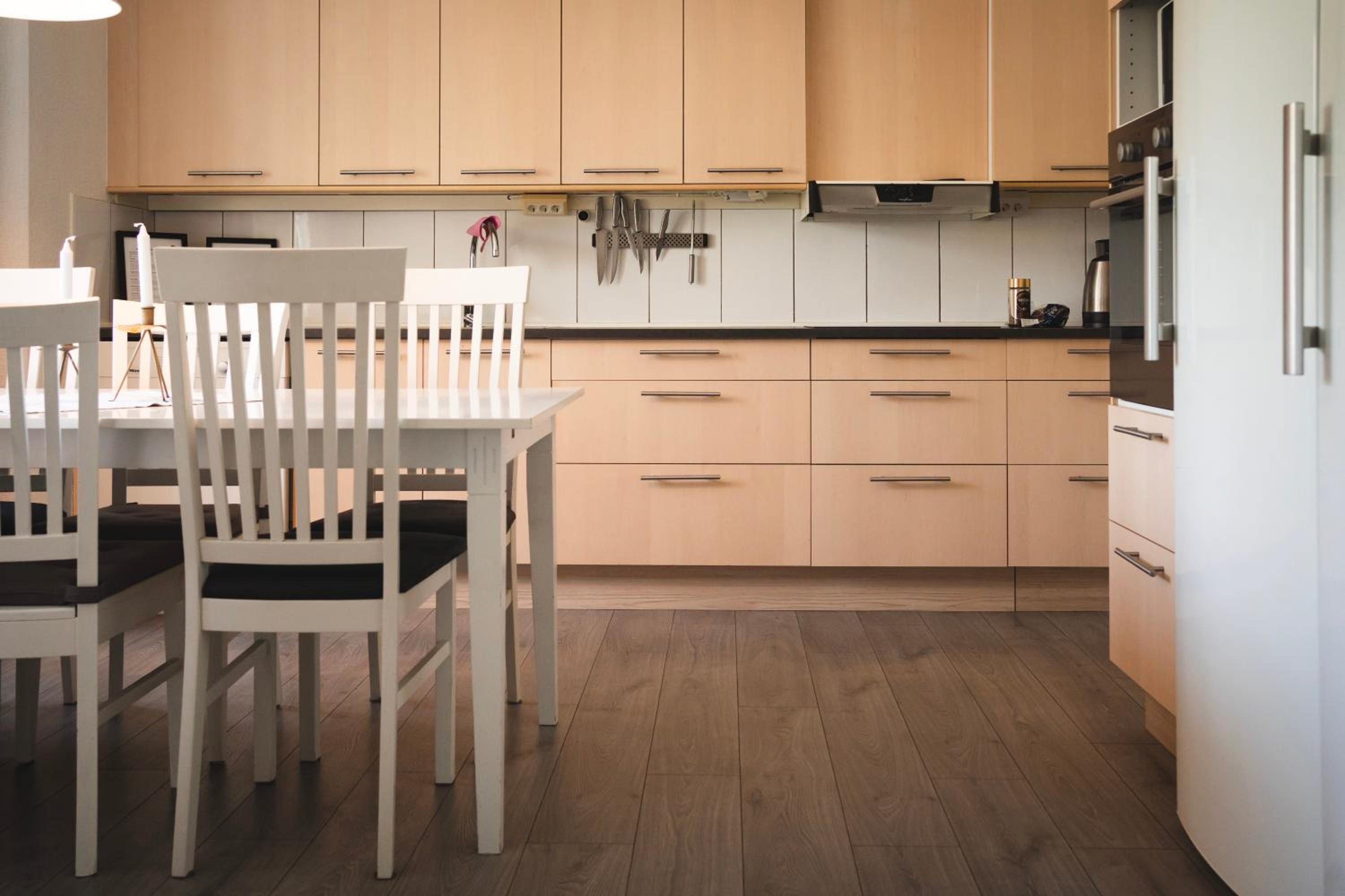 Rymligt radhus med trädgård & parkering