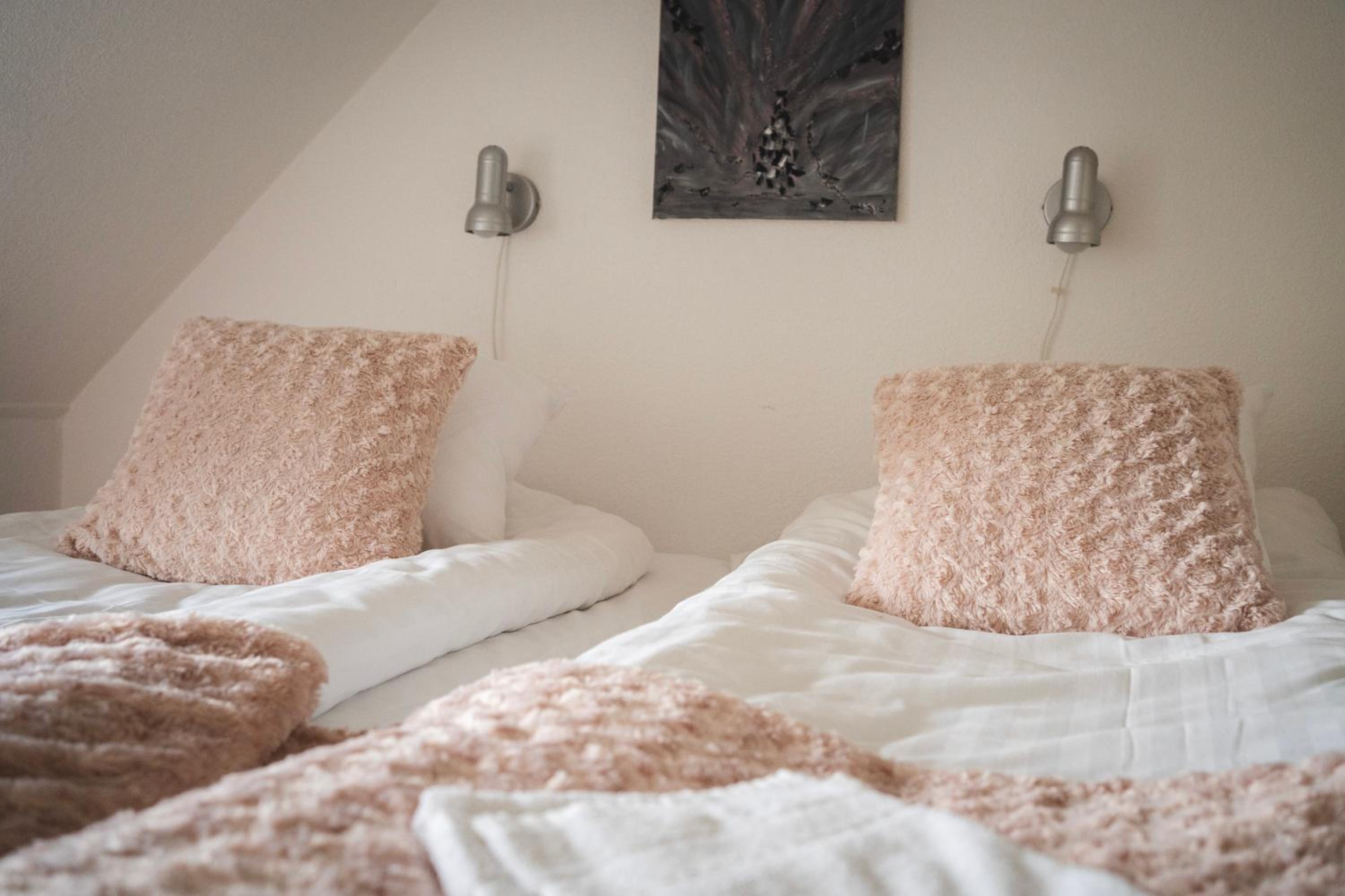 Rymligt radhus med trädgård & parkering
