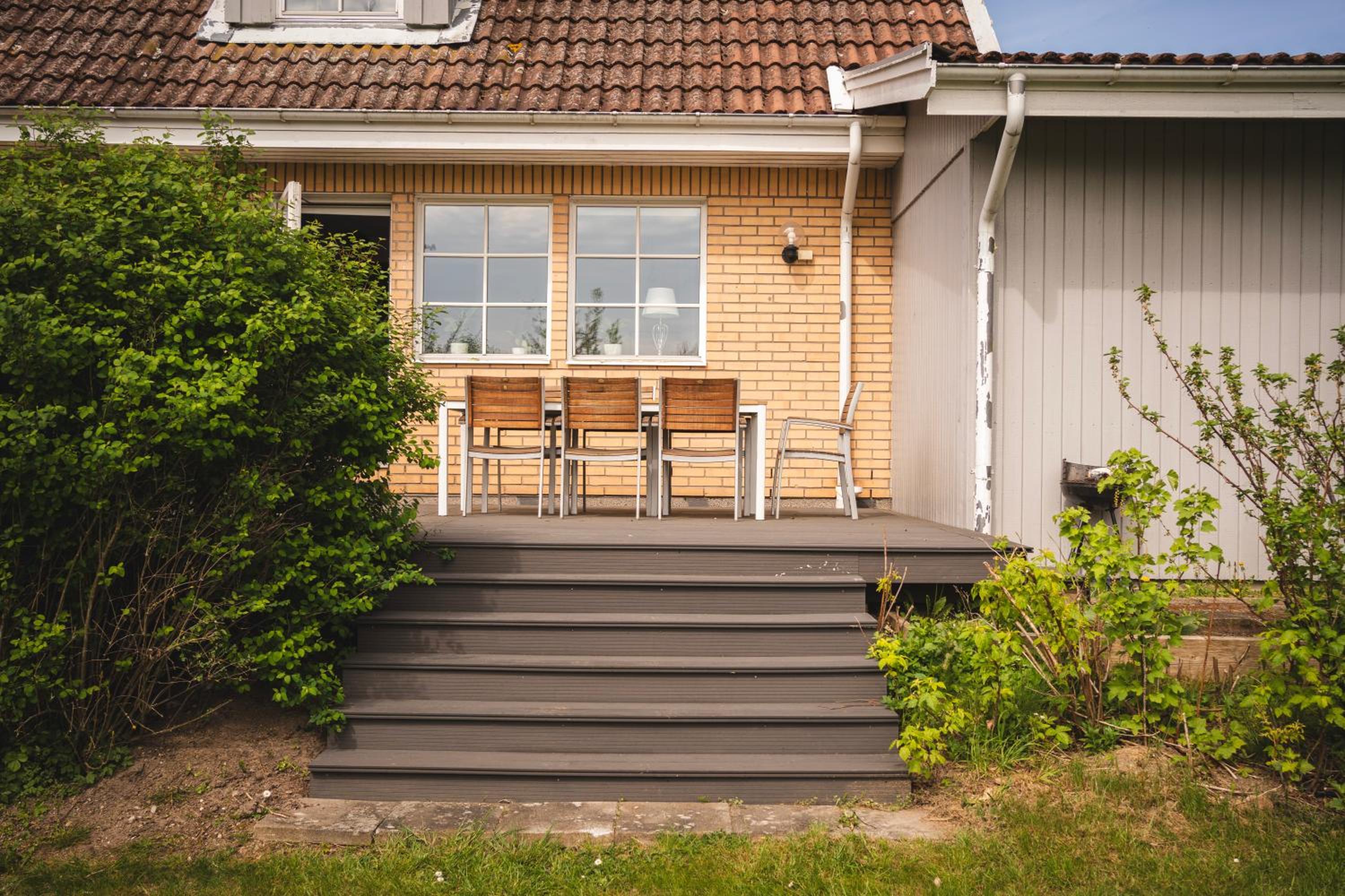 Rymligt radhus med trädgård & parkering
