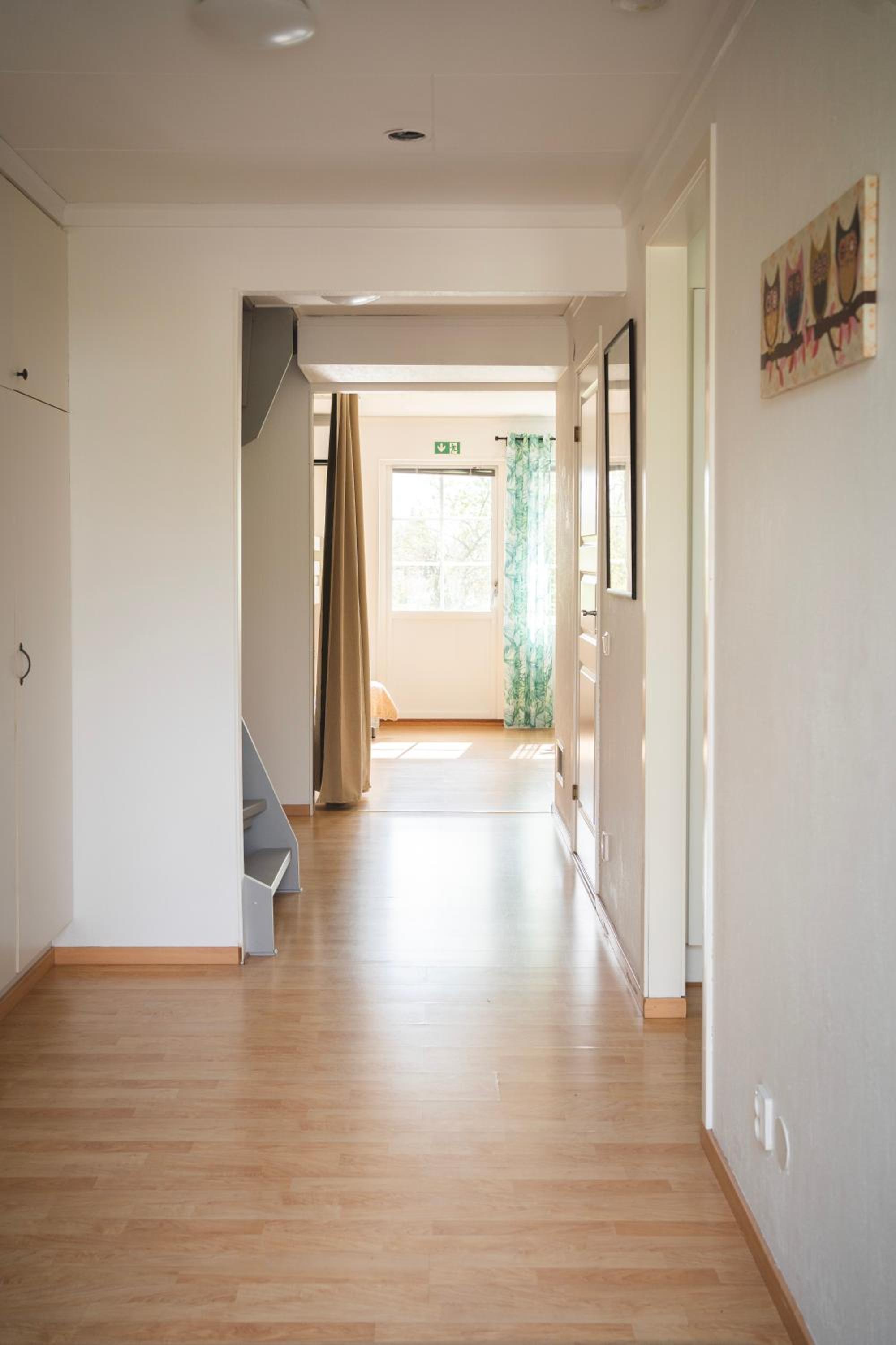Rymligt radhus med trädgård & parkering