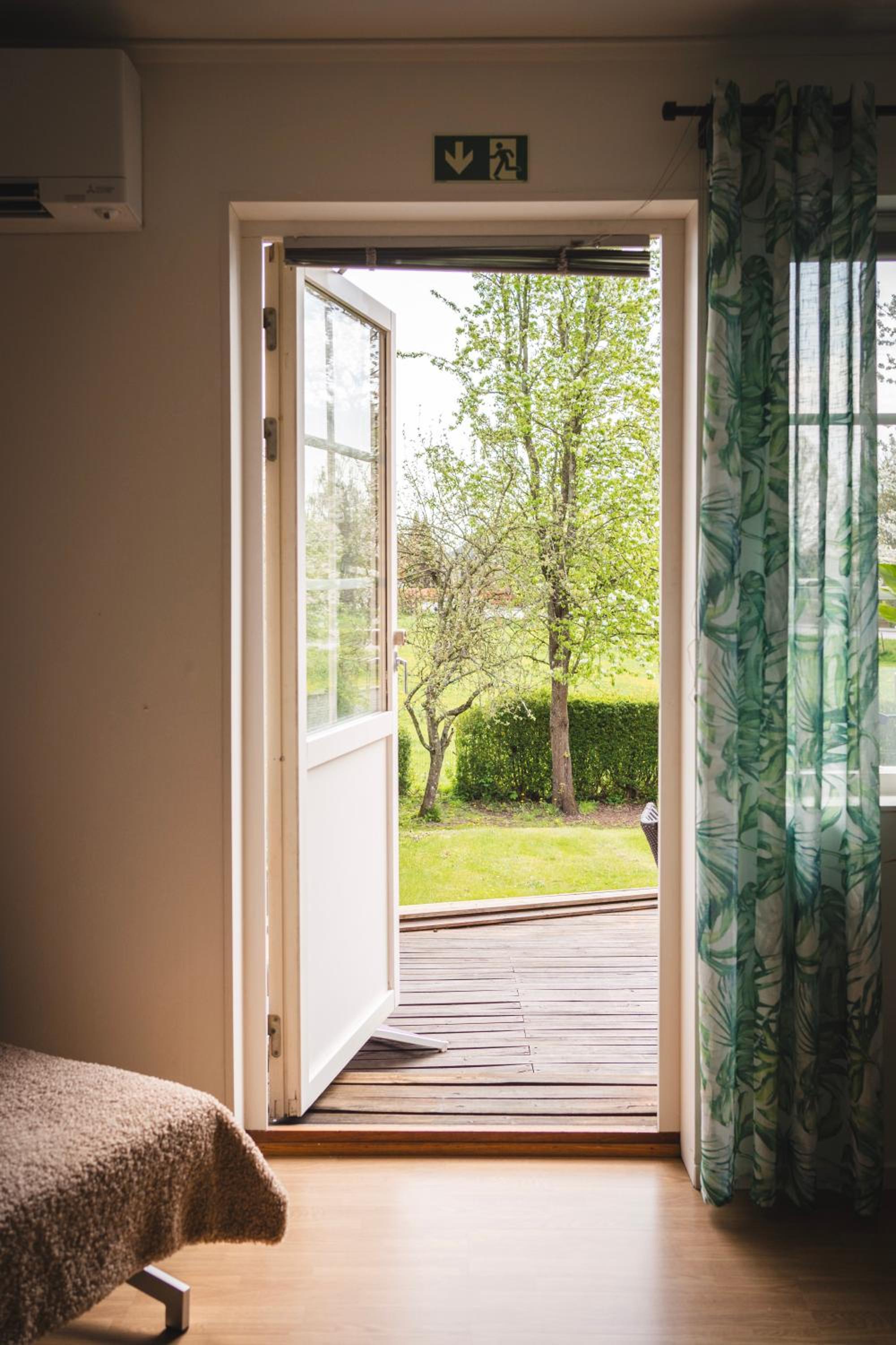 Rymligt radhus med trädgård & parkering