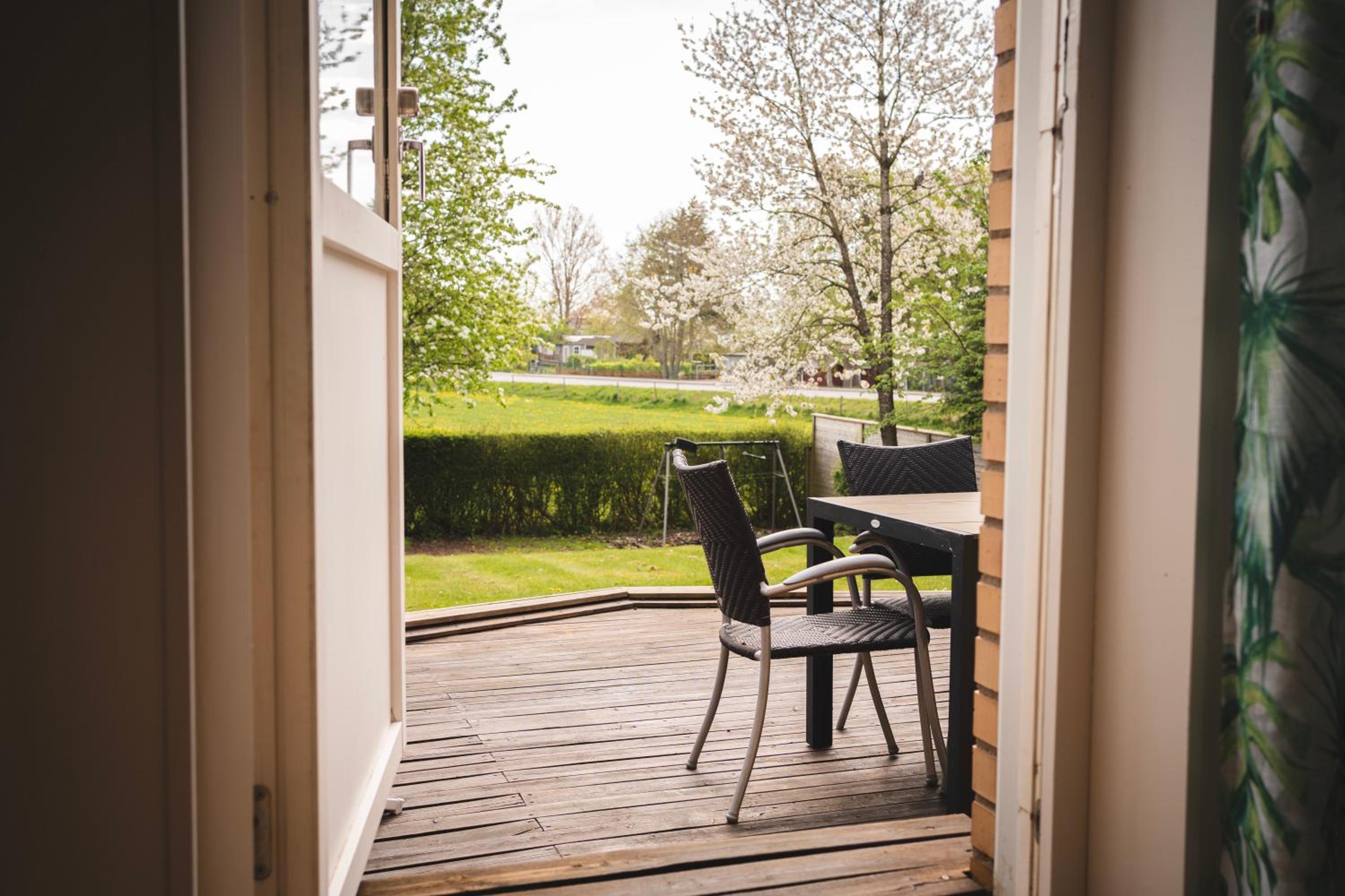 Rymligt radhus med trädgård & parkering