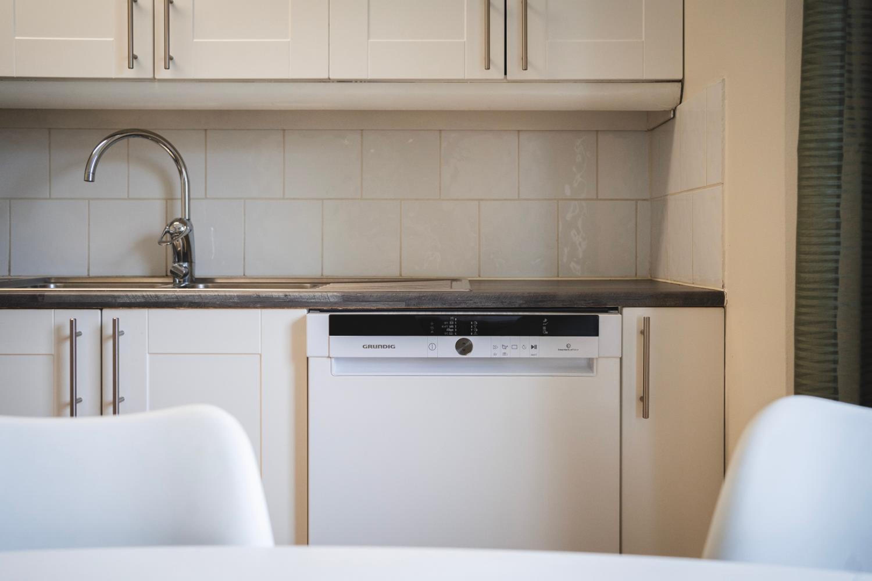 Rymligt radhus med trädgård & parkering