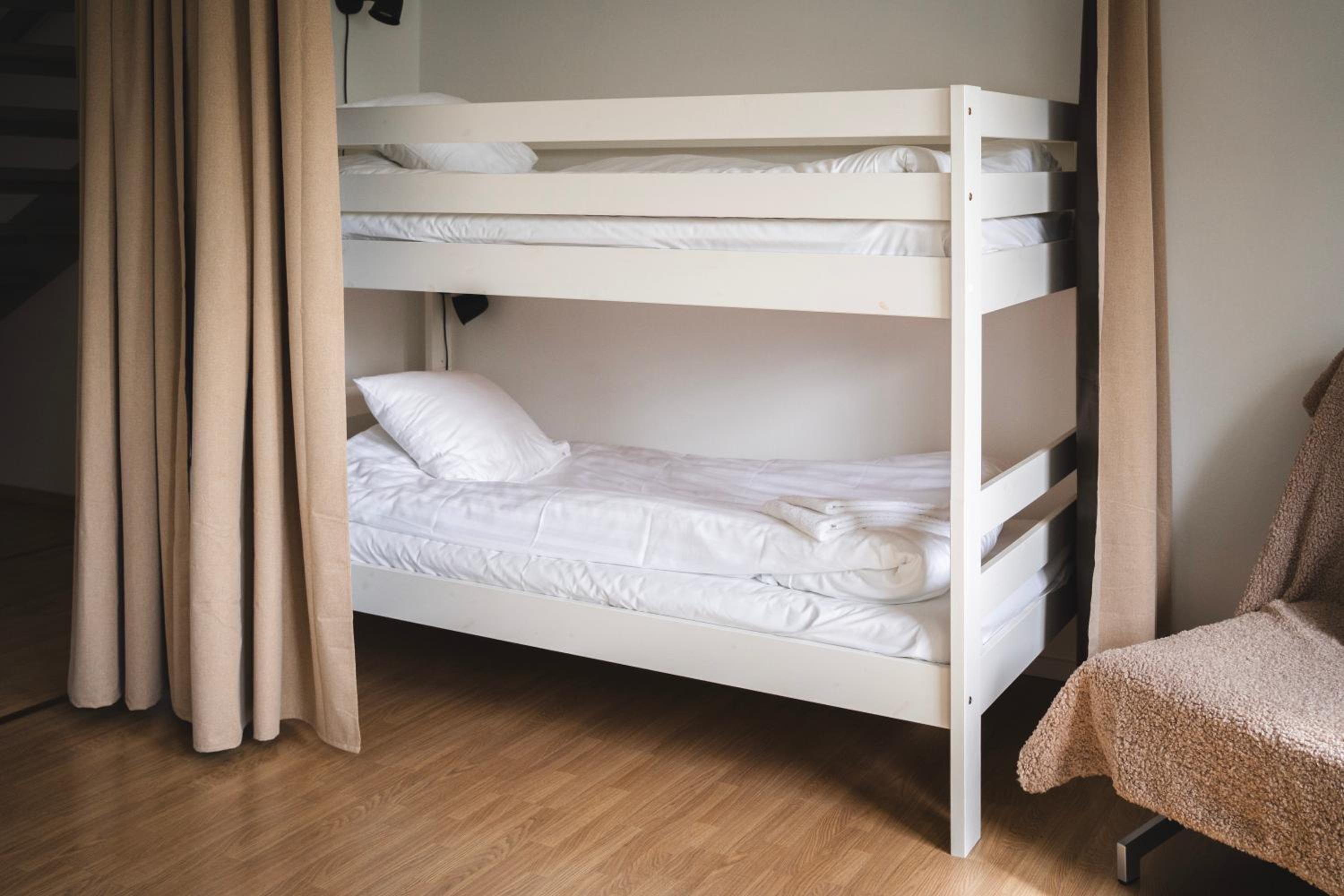 Rymligt radhus med trädgård & parkering