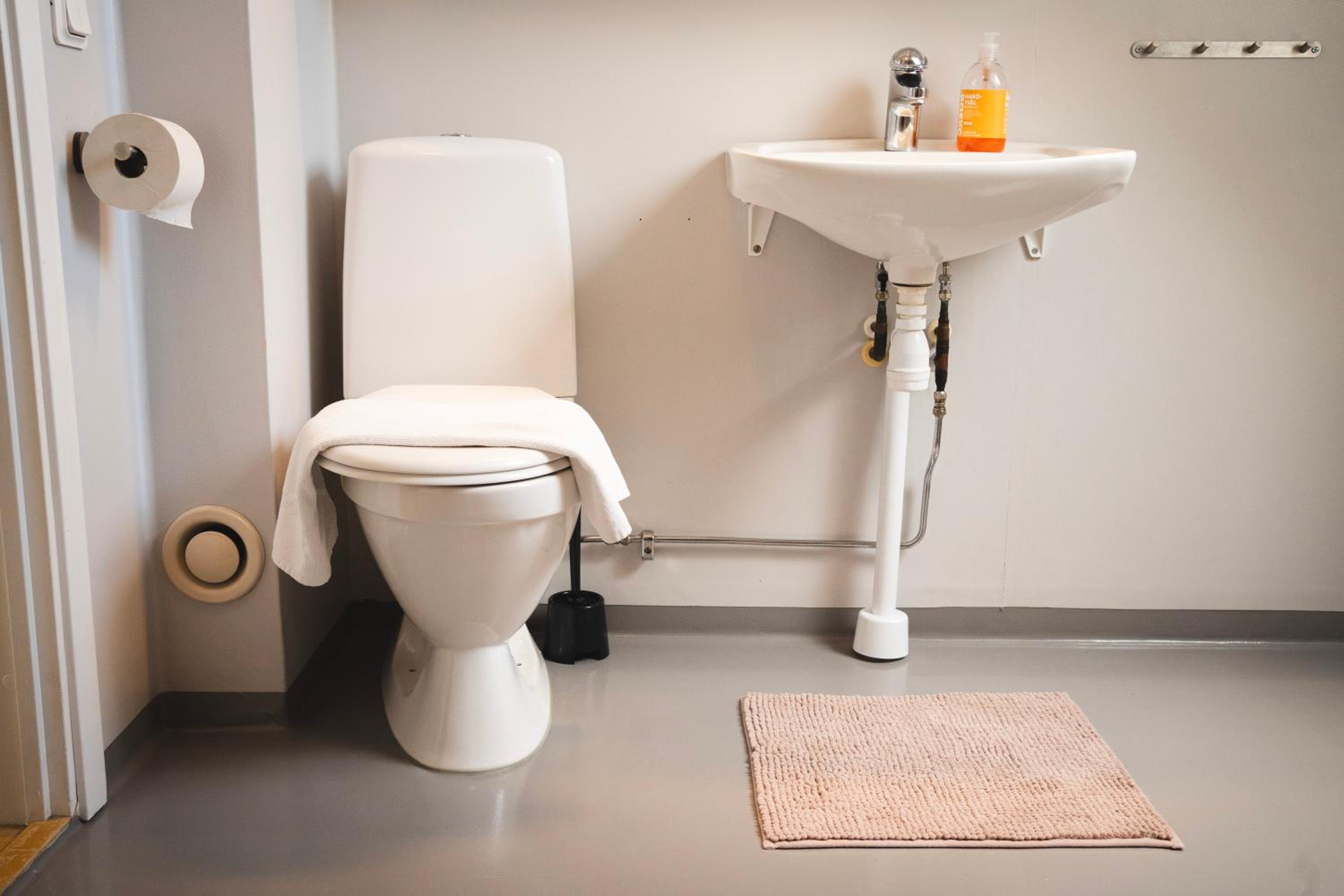 Rymligt radhus med trädgård & parkering