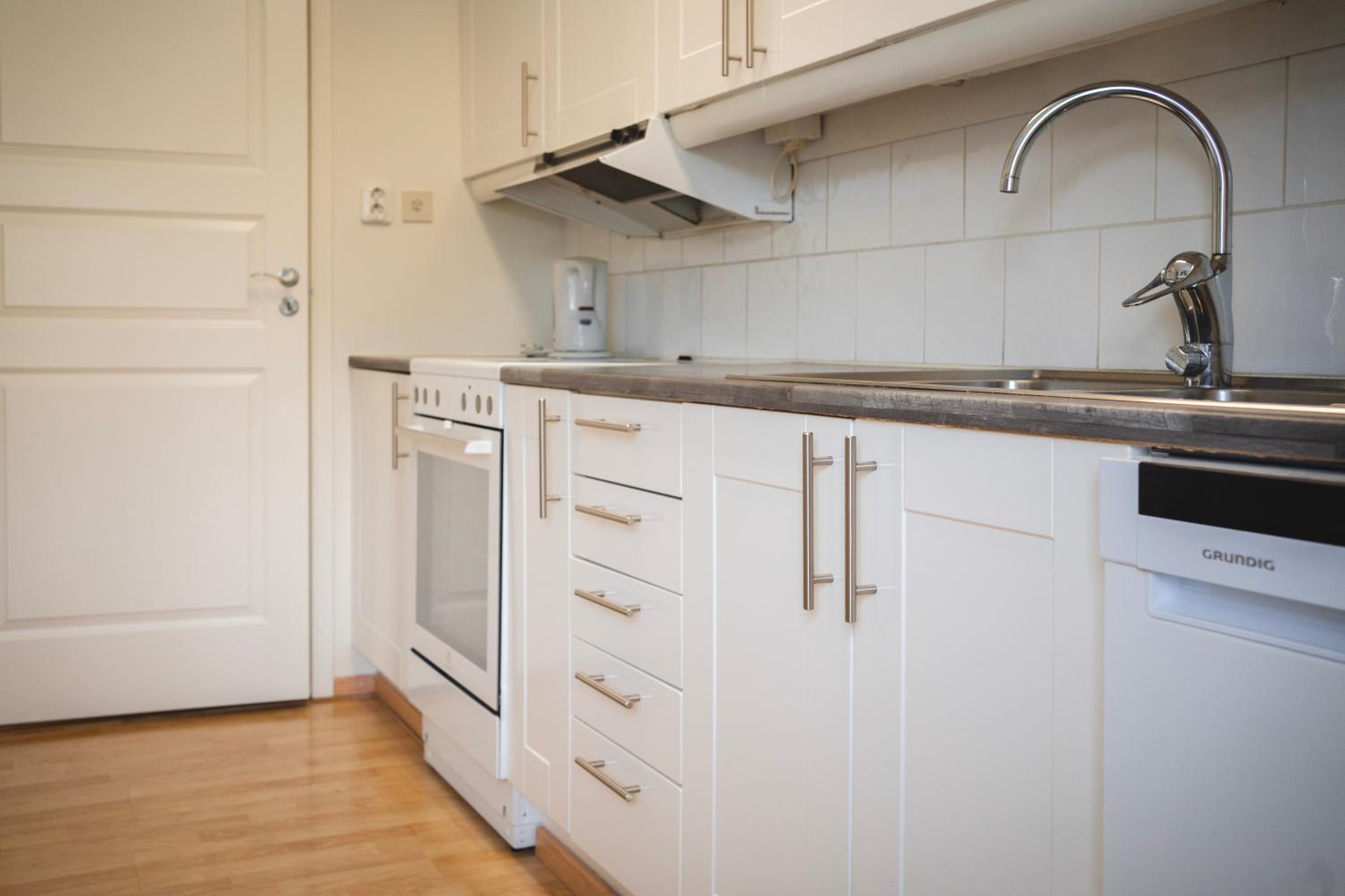 Rymligt radhus med trädgård & parkering