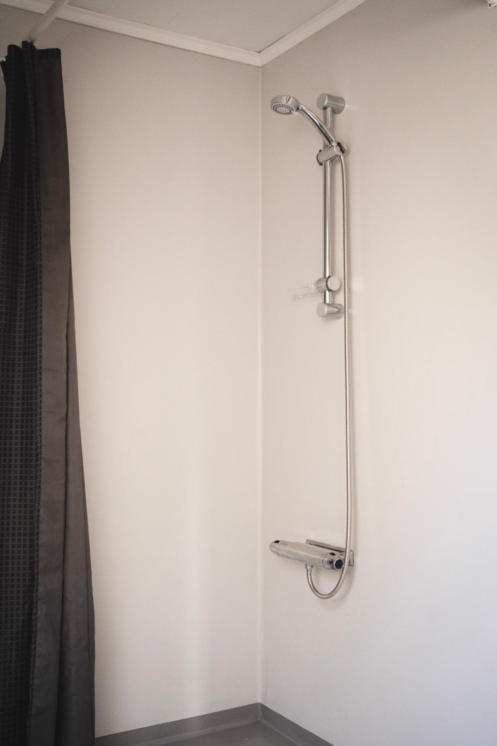 Rymligt radhus med trädgård & parkering