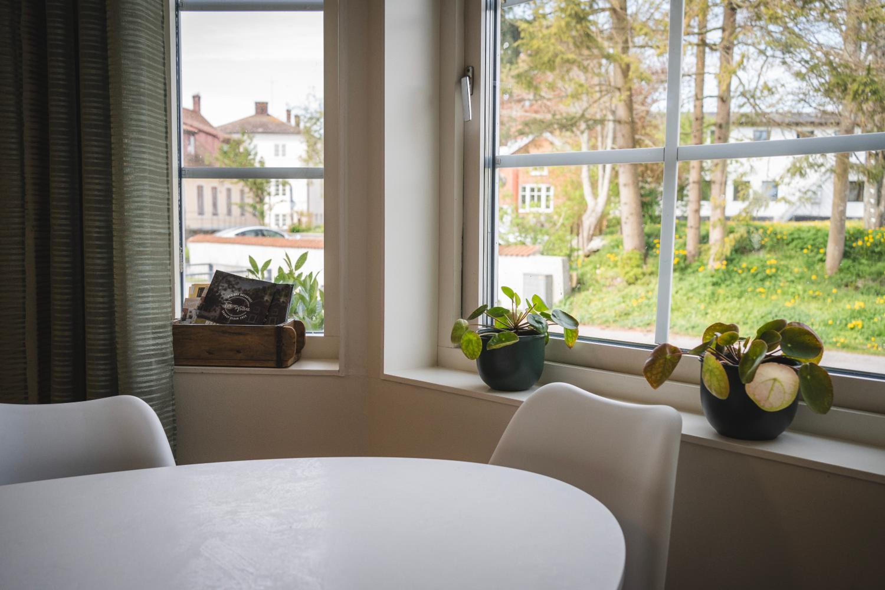 Rymligt radhus med trädgård & parkering
