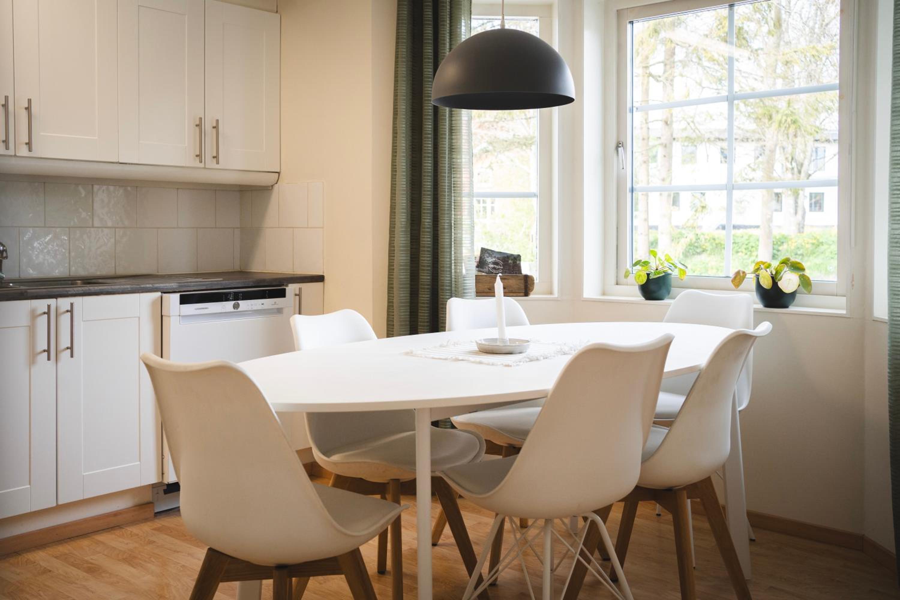 Rymligt radhus med trädgård & parkering