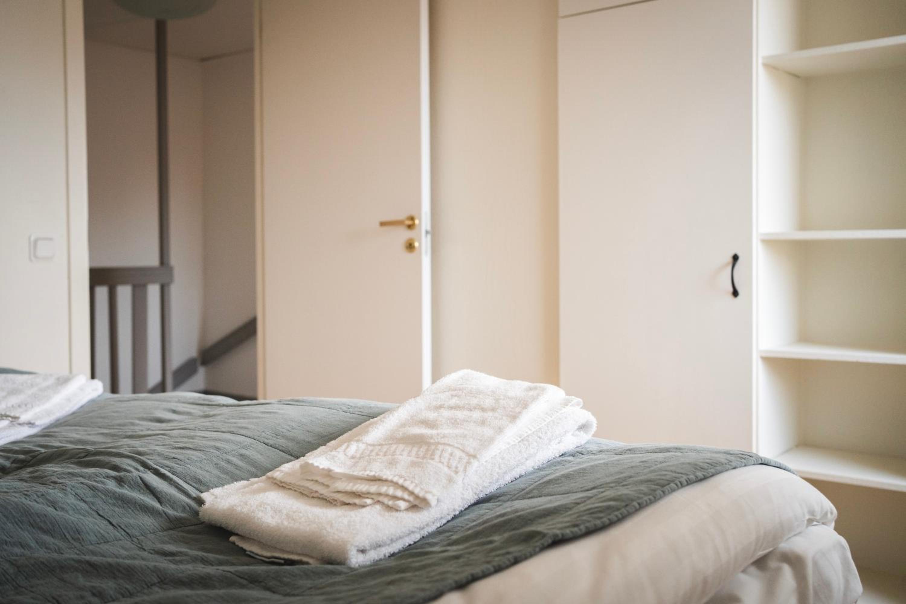 Rymligt radhus med trädgård & parkering