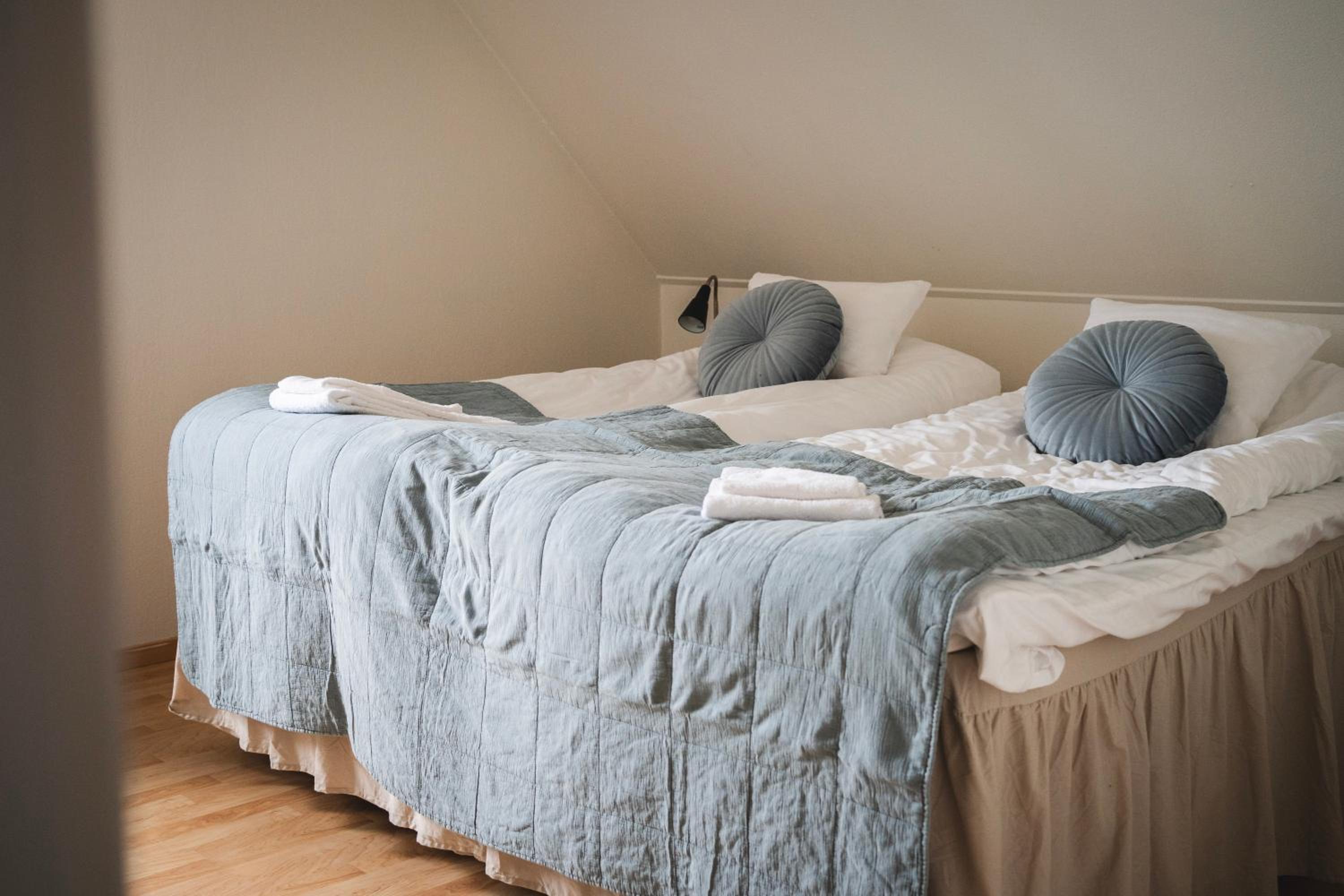 Rymligt radhus med trädgård & parkering
