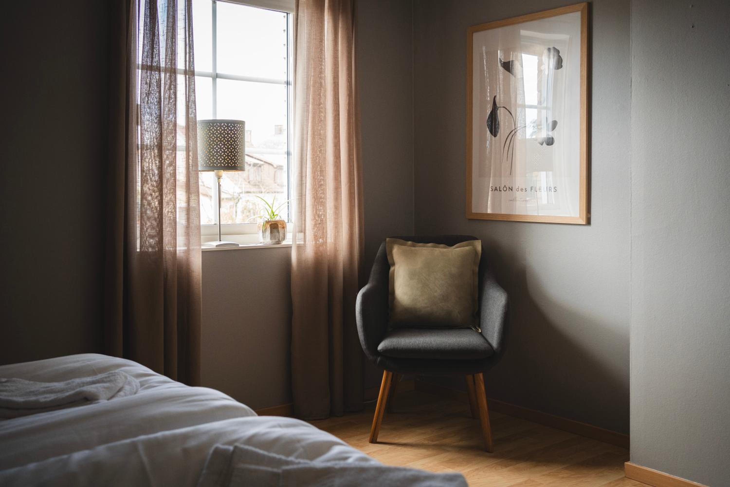Rymligt radhus med trädgård & parkering
