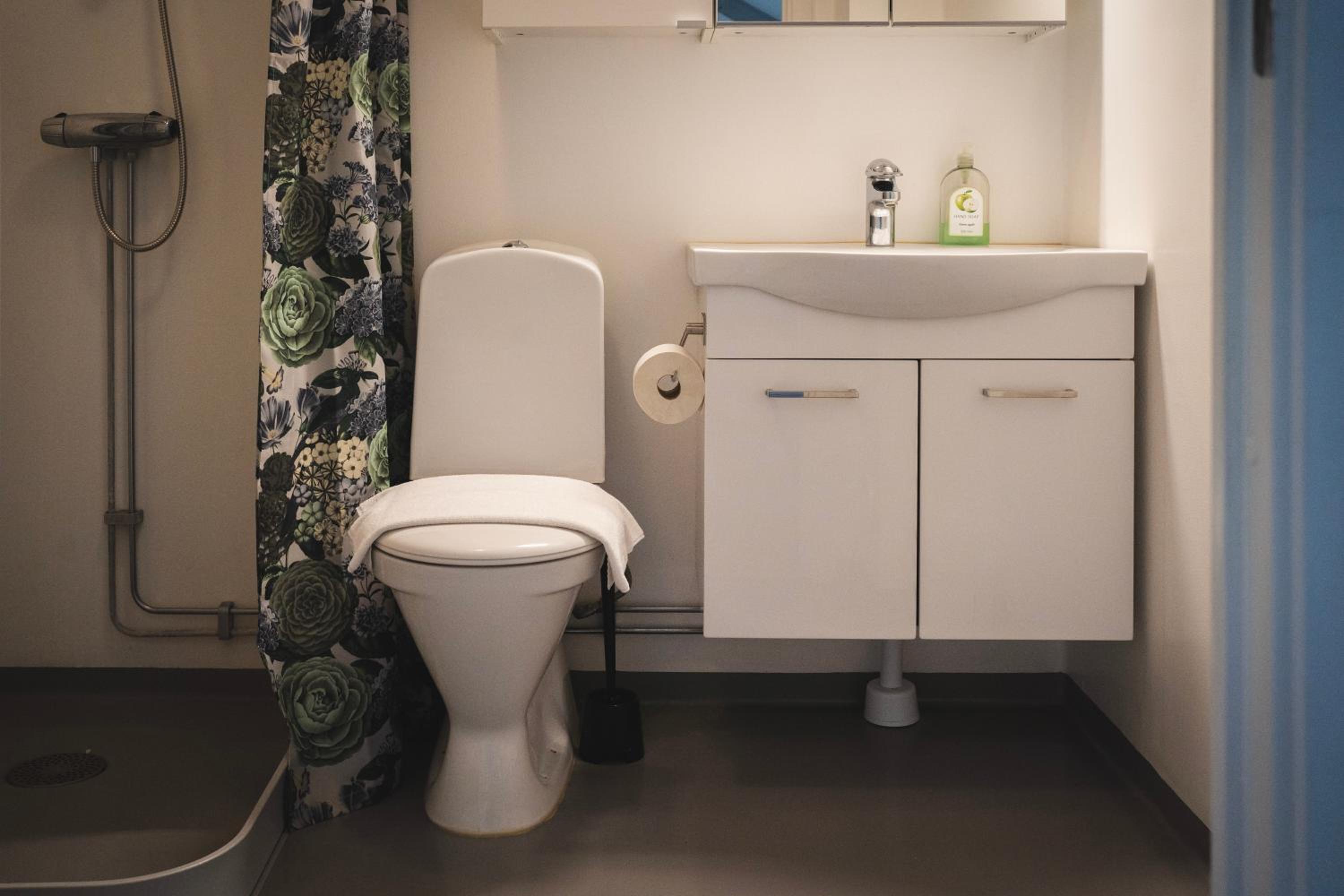 Rymligt radhus med trädgård & parkering