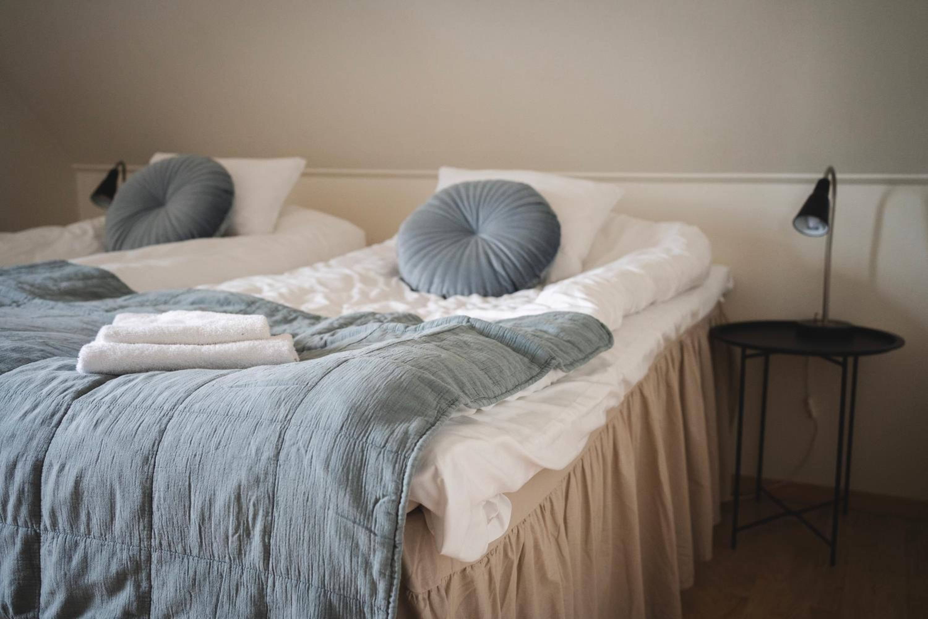 Rymligt radhus med trädgård & parkering