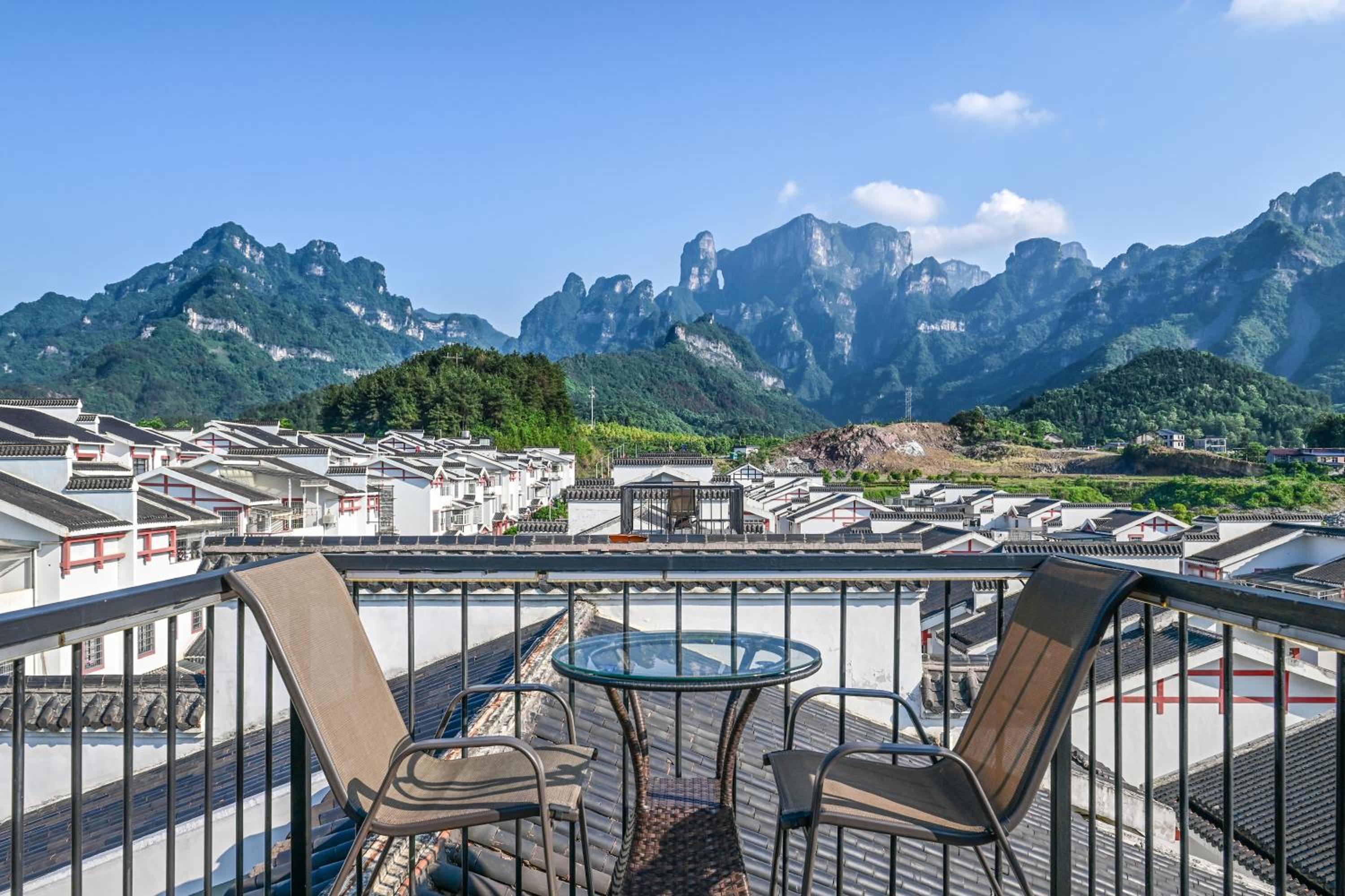 Tianmen Boutiqu Hotel-Free pickup-English services-Near the Tianmen Cableway