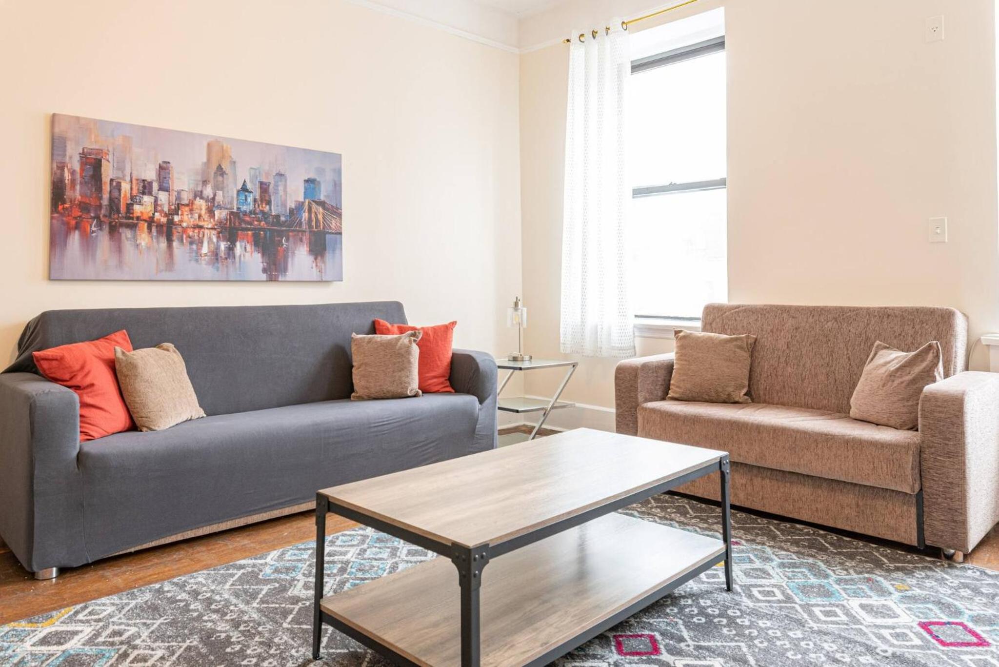 5 Bedroom 2 Bath Full Floor Midtown