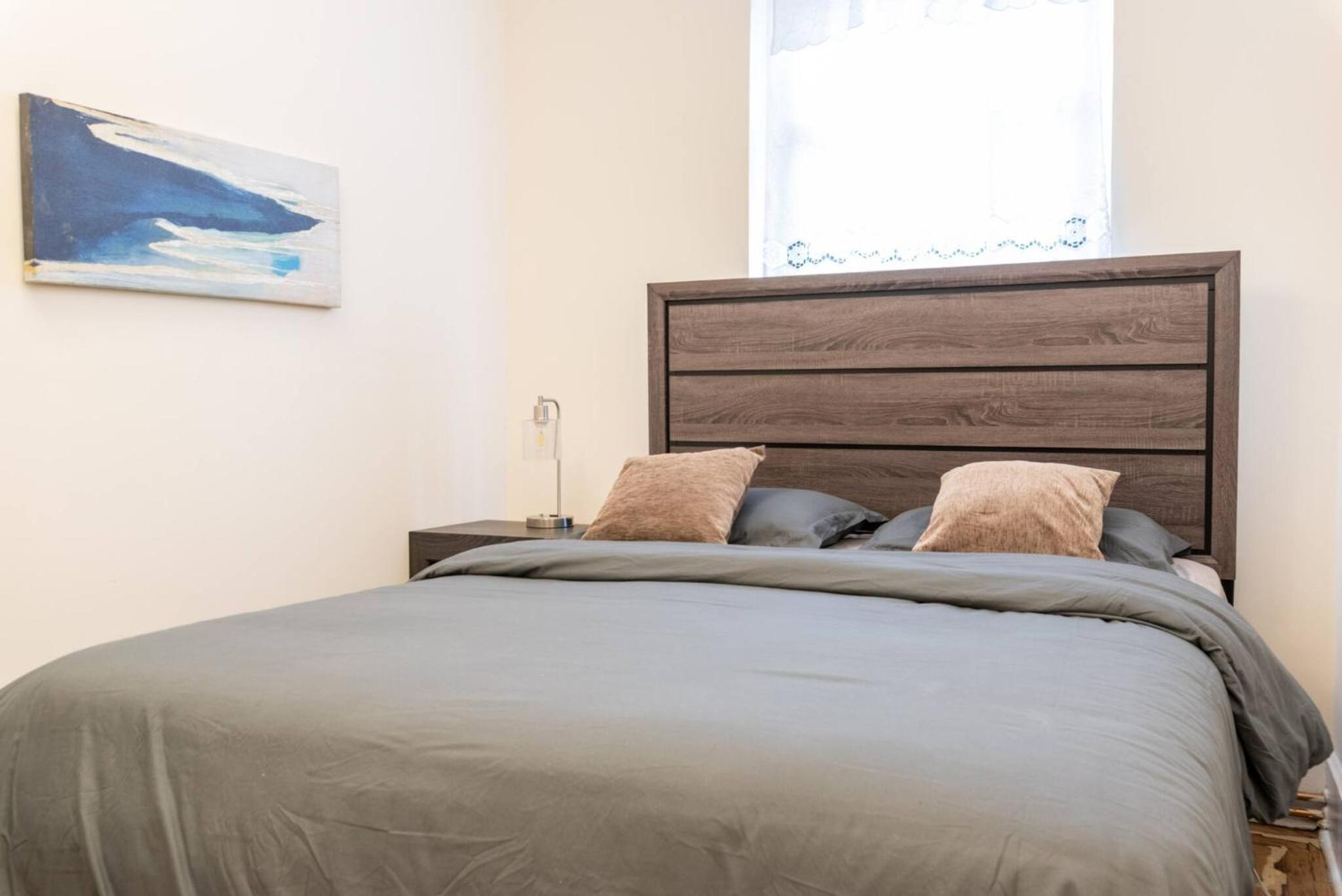 5 Bedroom 2 Bath Full Floor Midtown