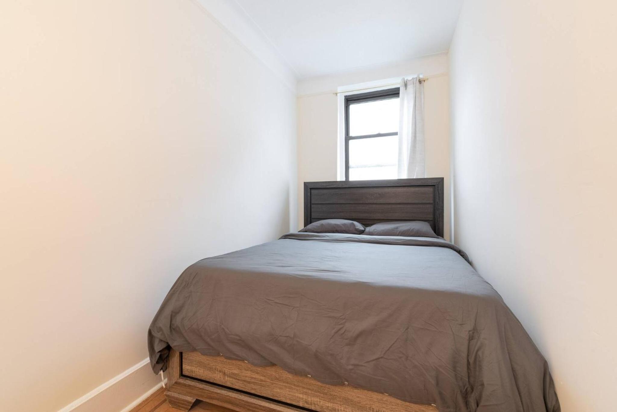 5 Bedroom 2 Bath Full Floor Midtown