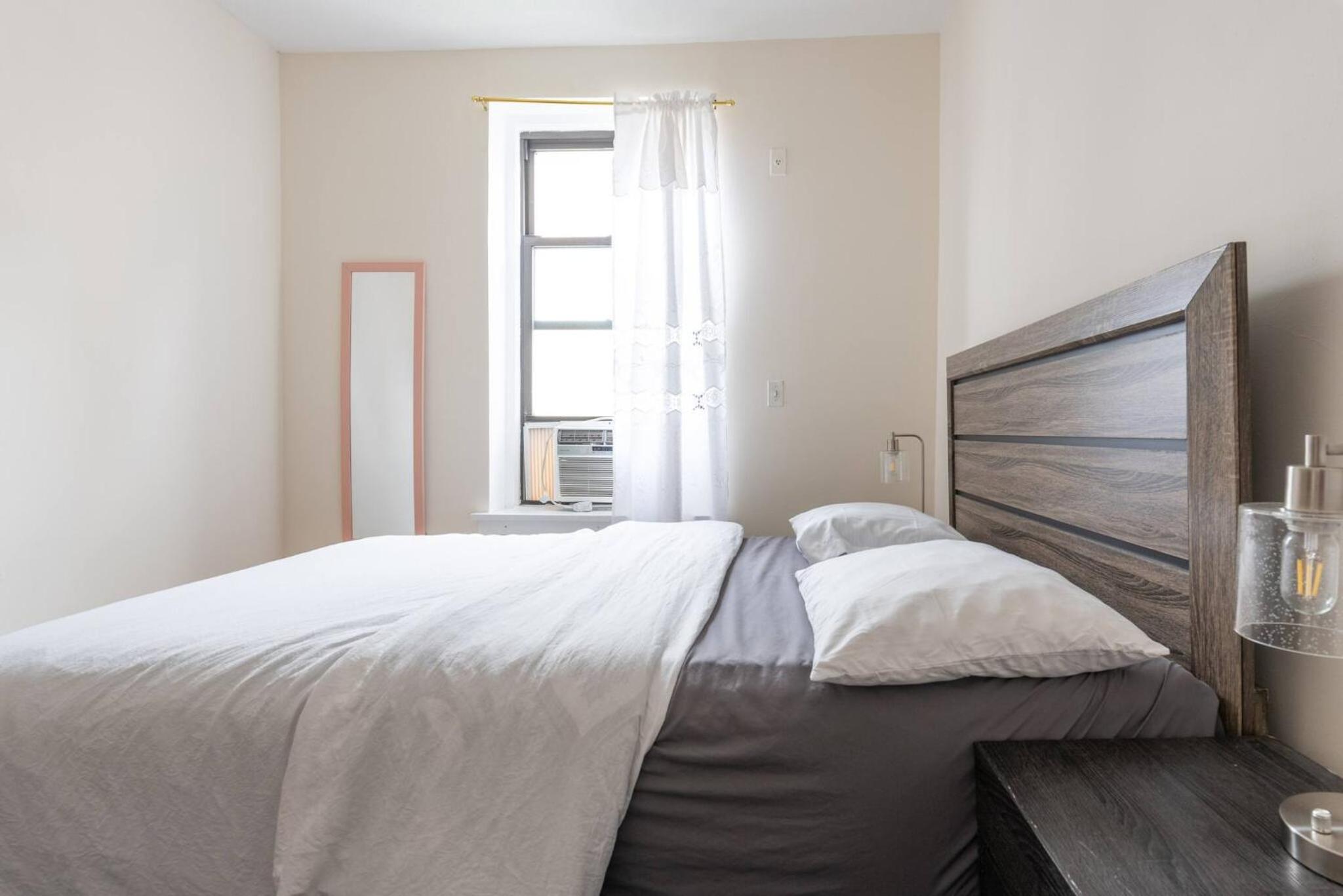 5 Bedroom 2 Bath Full Floor Midtown
