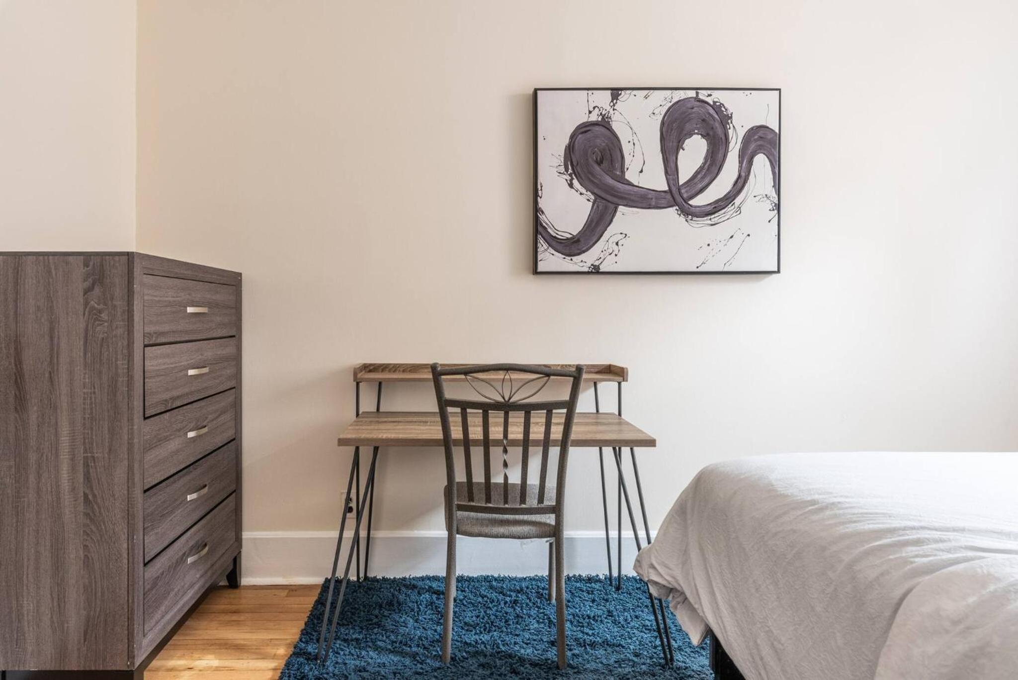 5 Bedroom 2 Bath Full Floor Midtown