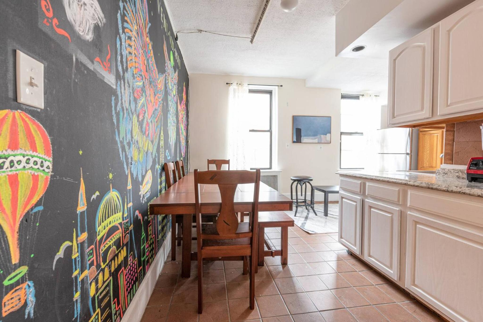 5 Bedroom 2 Bath Full Floor Midtown