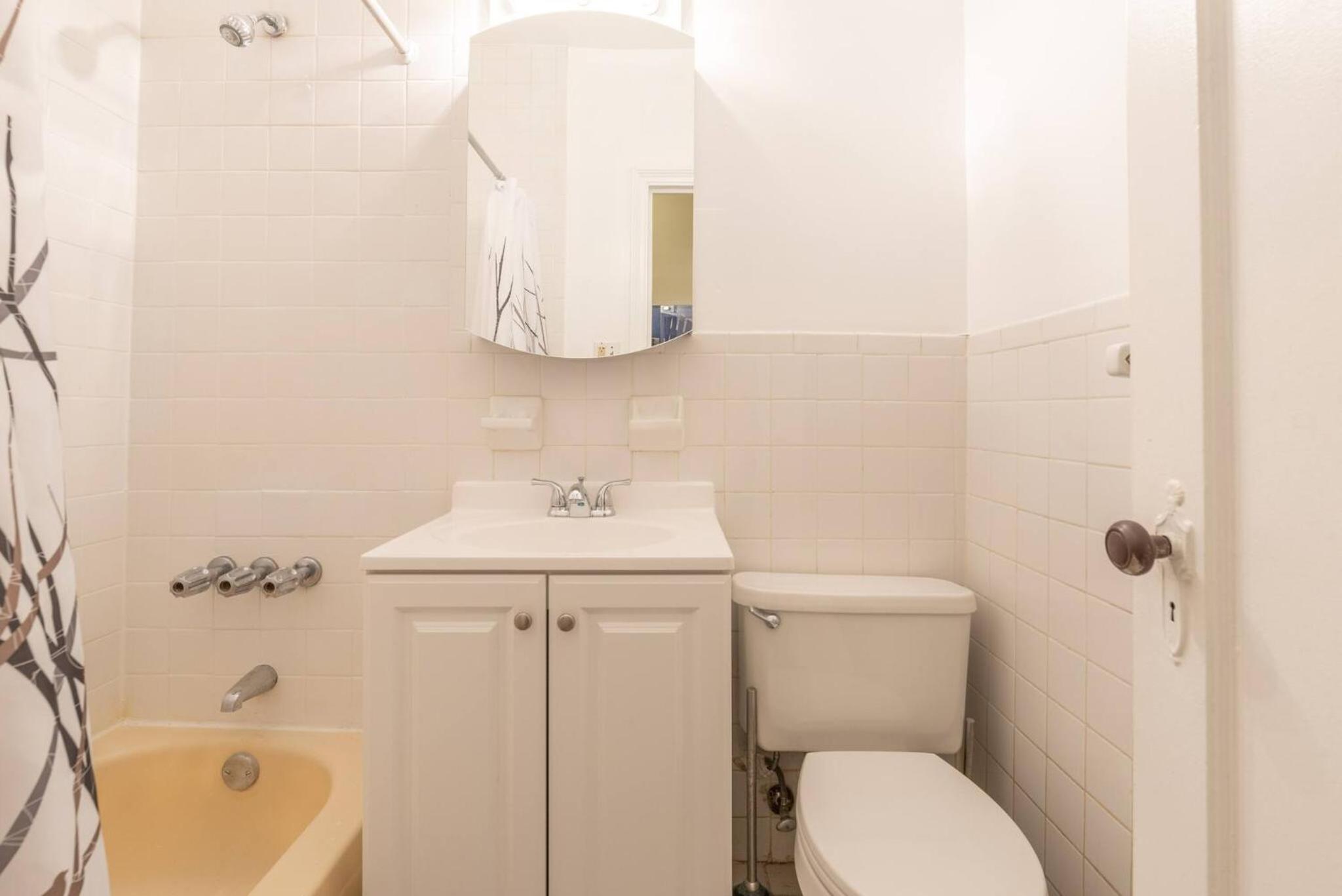 5 Bedroom 2 Bath Full Floor Midtown