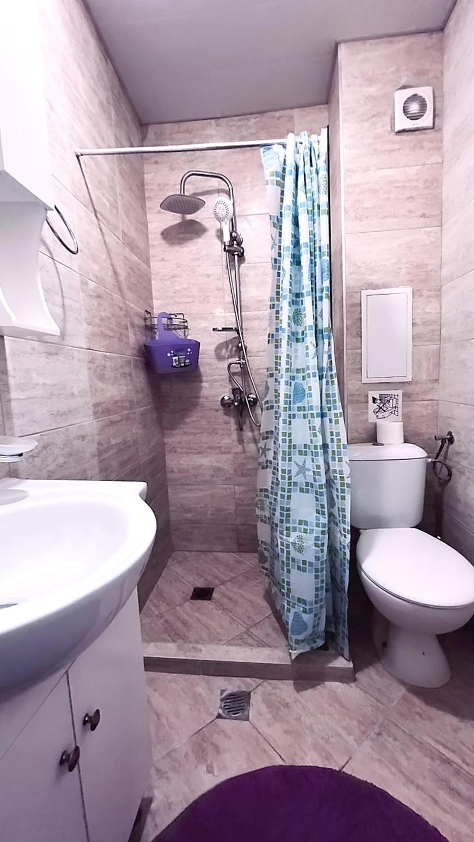 Private apartment with parking and pool