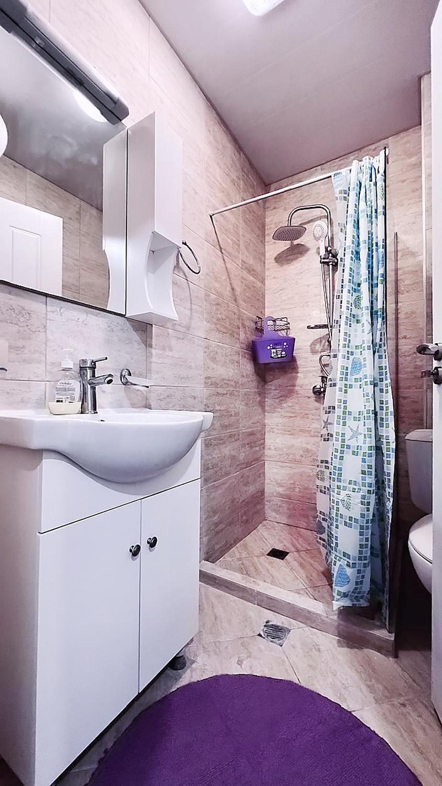 Private apartment with parking and pool