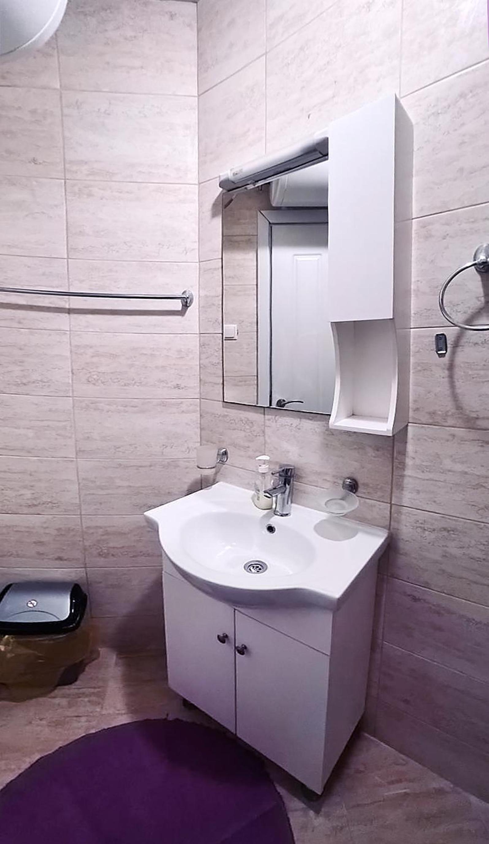 Private apartment with parking and pool