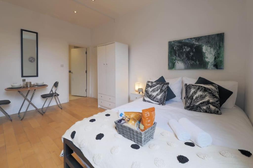 S2 Full Studio With Own Kitchen In Centre Of Kilburn