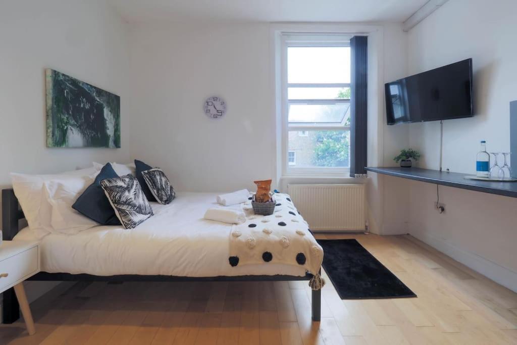 S2 Full Studio With Own Kitchen In Centre Of Kilburn