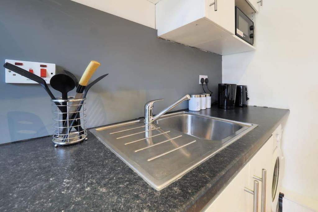 S2 Full Studio With Own Kitchen In Centre Of Kilburn