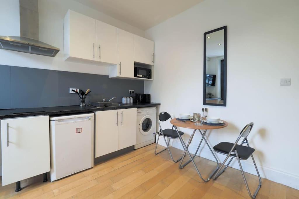 S2 Full Studio With Own Kitchen In Centre Of Kilburn
