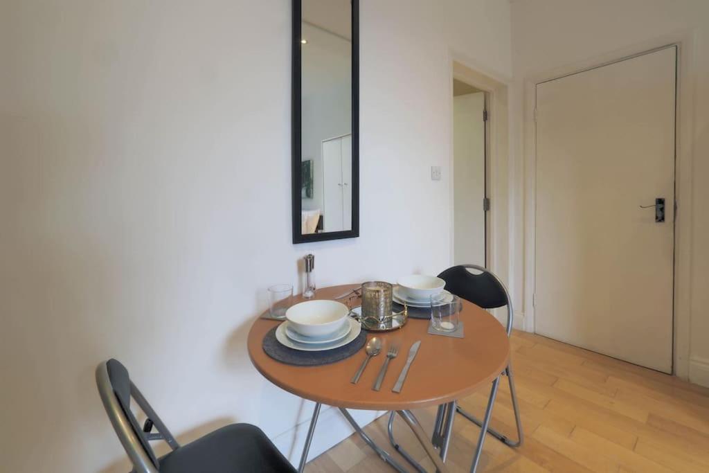S2 Full Studio With Own Kitchen In Centre Of Kilburn