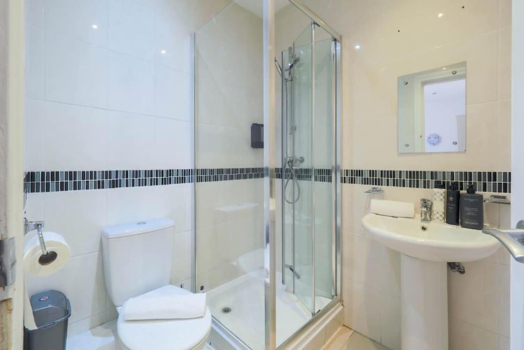 S2 Full Studio With Own Kitchen In Centre Of Kilburn