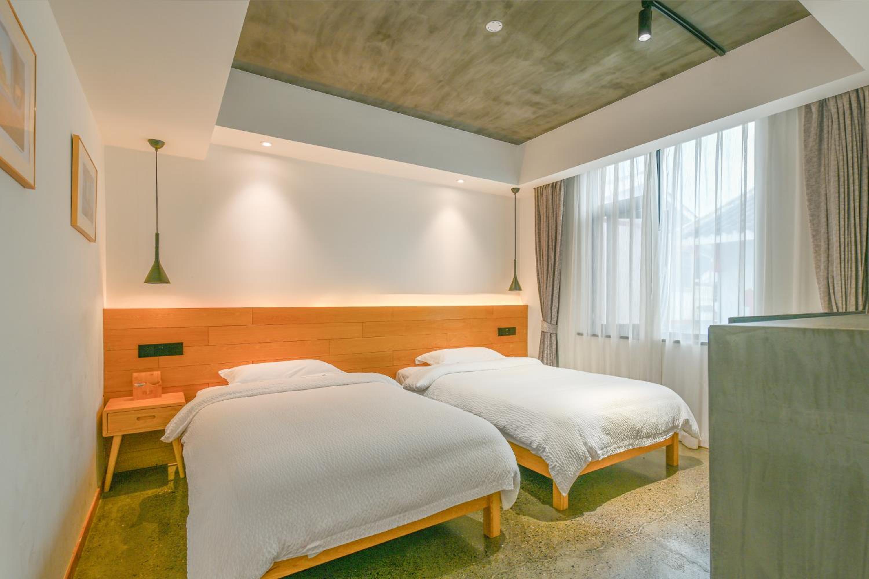 Tianmen Boutiqu Hotel-Free pickup-English services-Near the Tianmen Cableway