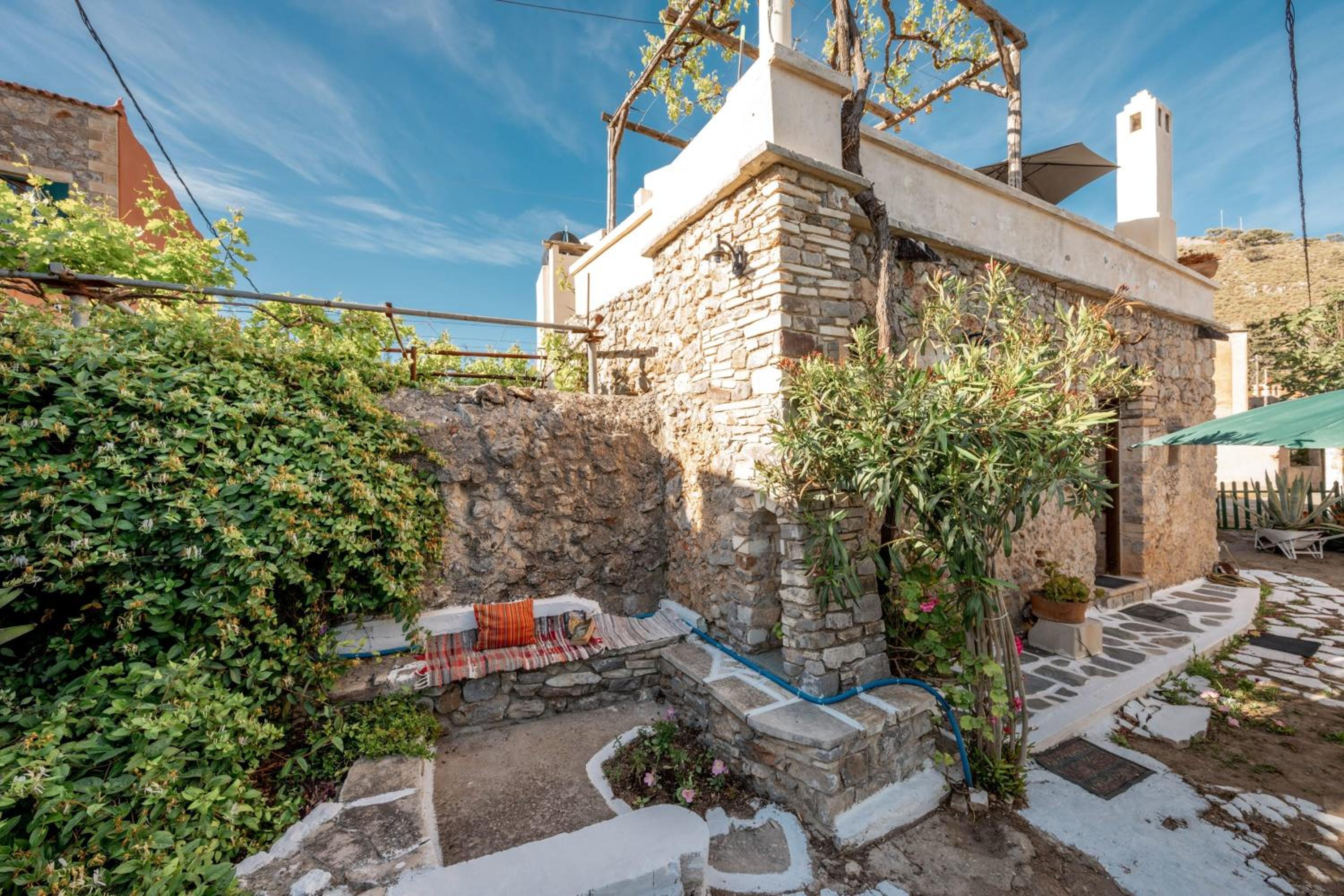 Agapi's Charming Retreat - Rustic Escape By Chania view 2