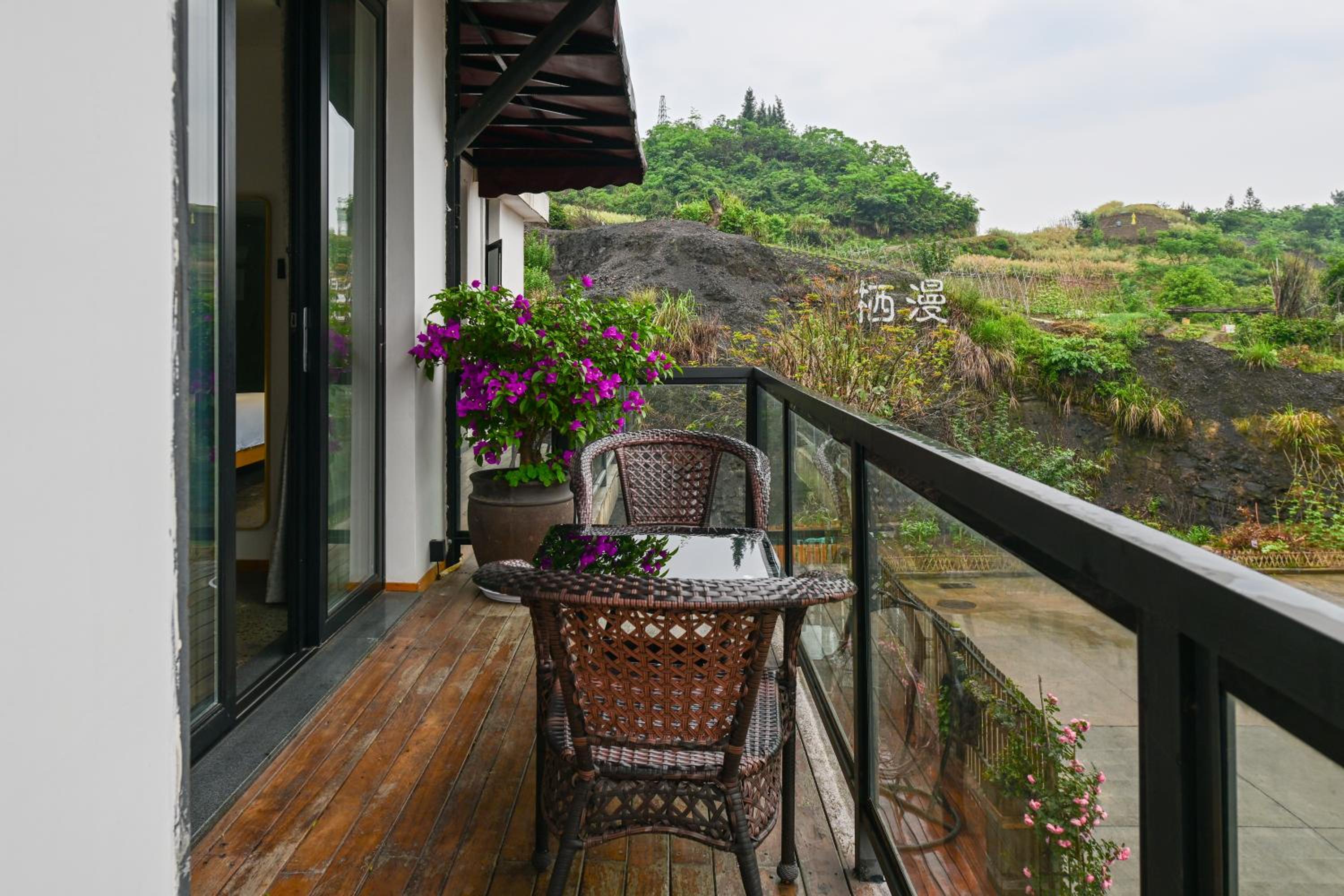 Tianmen Boutiqu Hotel-Free pickup-English services-Near the Tianmen Cableway