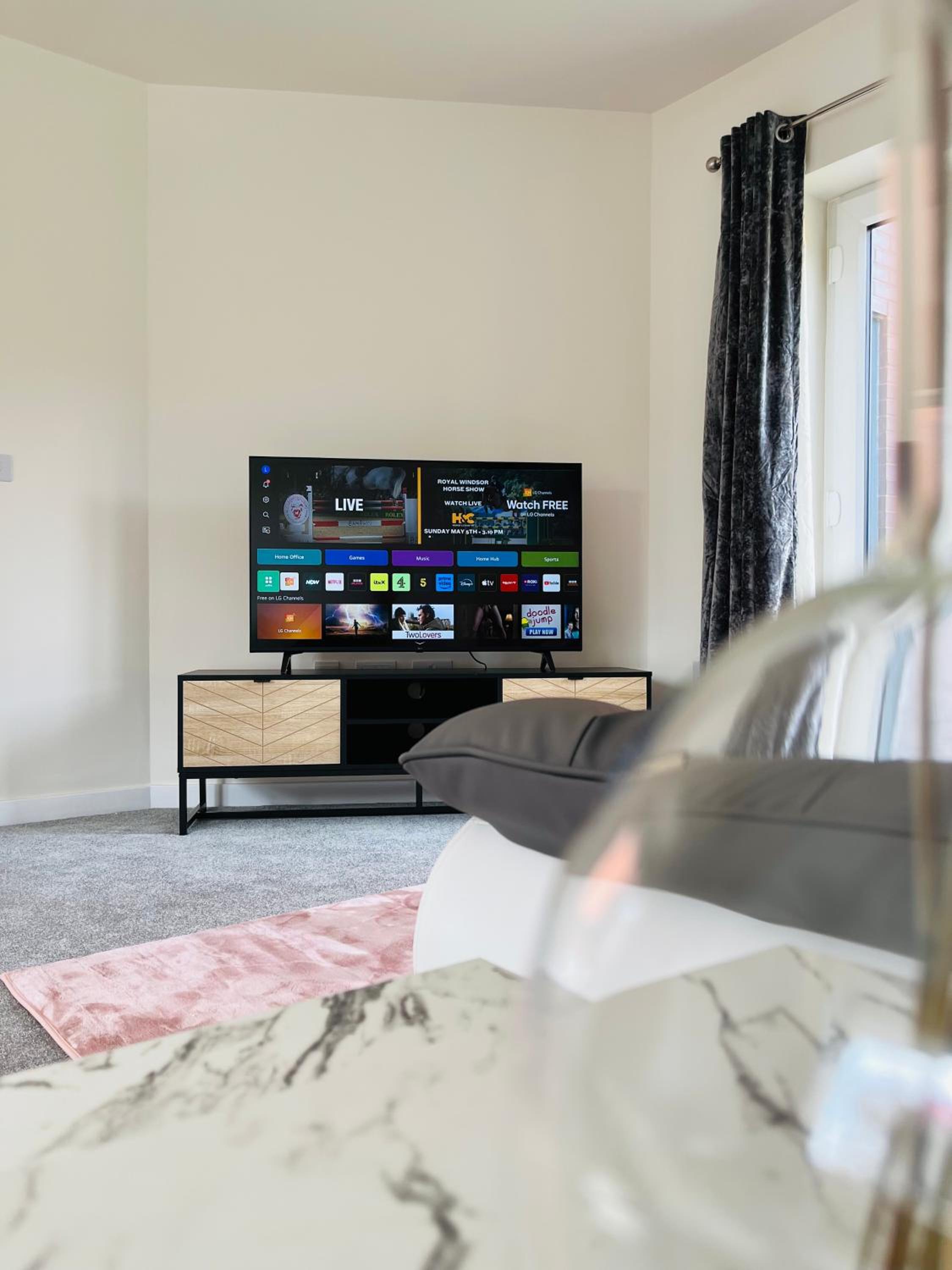 Leicester Vacations - Leicester City 4 Bed home - Property Image 29