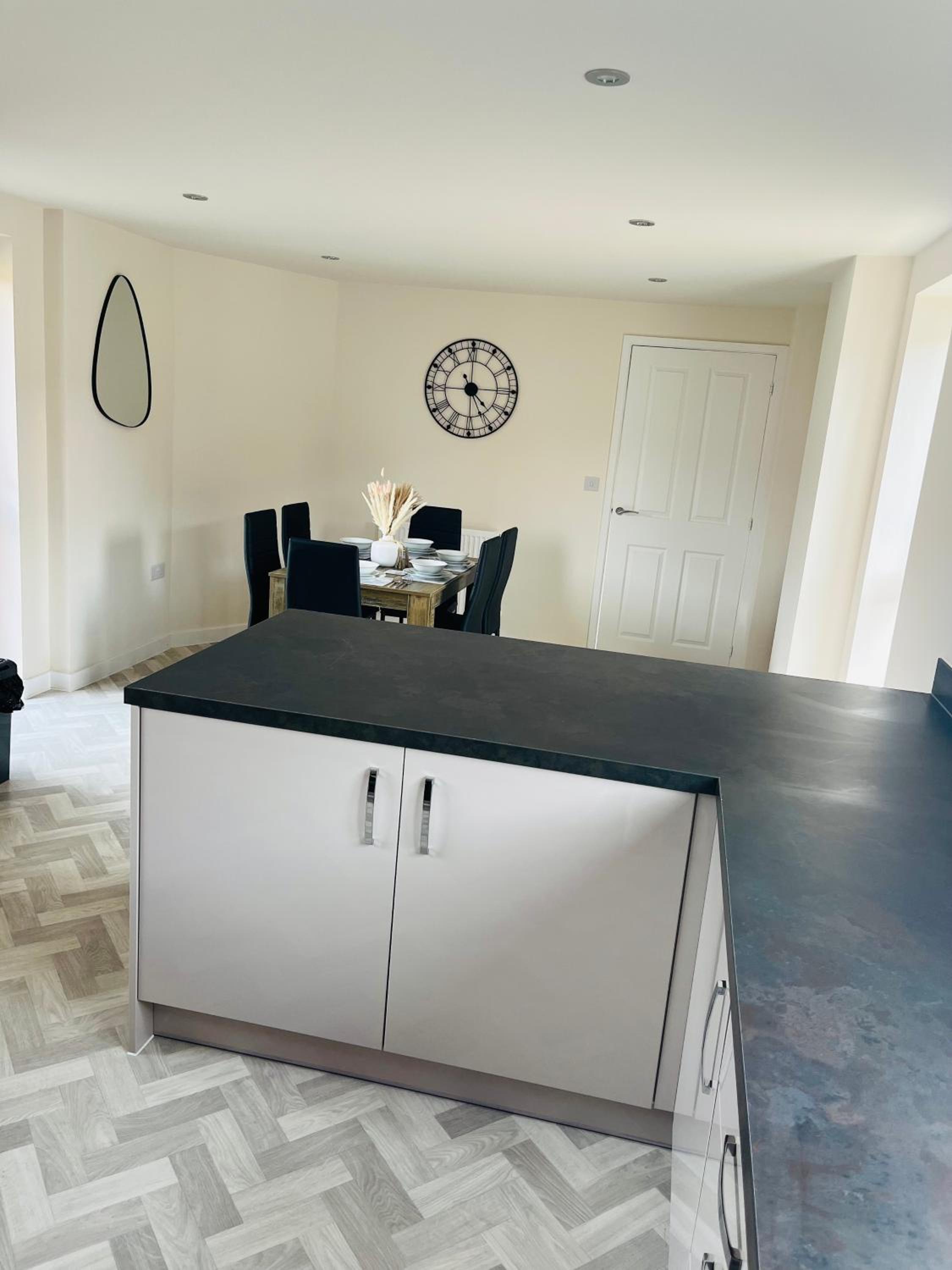 Leicester Vacations - Leicester City 4 Bed home - Property Image 21